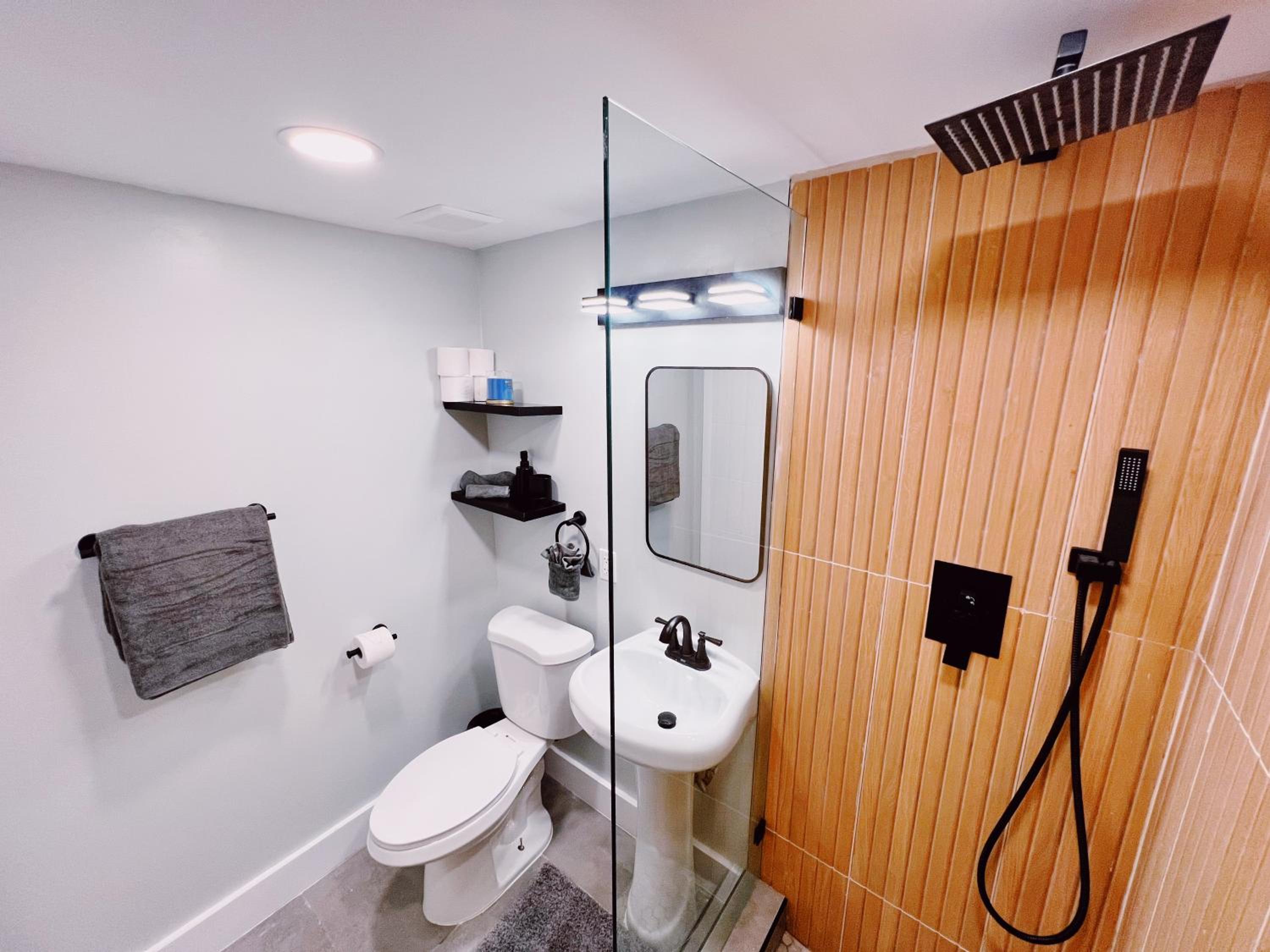 Premium Three Bedroom Family Suite with Kitchen and Sofa Bed - Photo 6
