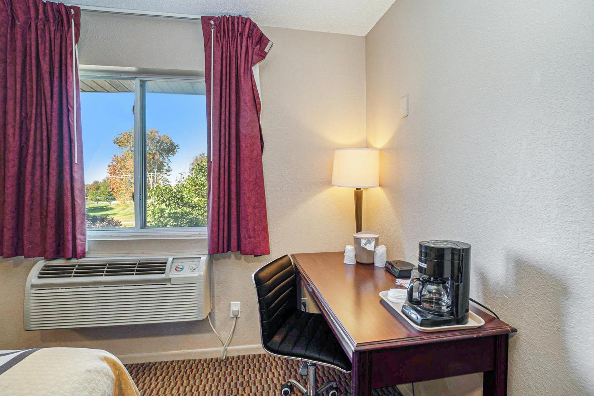 Standard King Room - Non-Smoking  - Photo 2