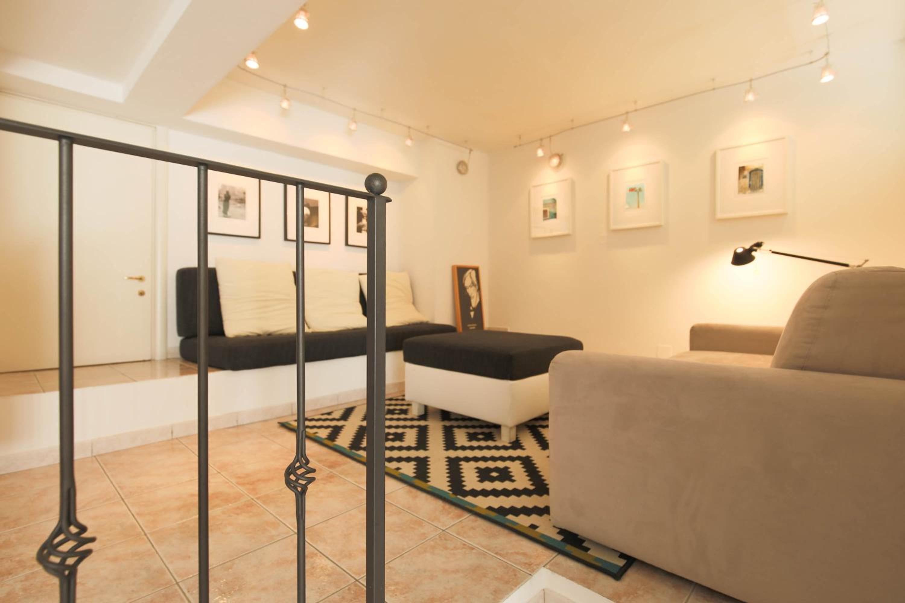 One-Bedroom Apartment photo 1