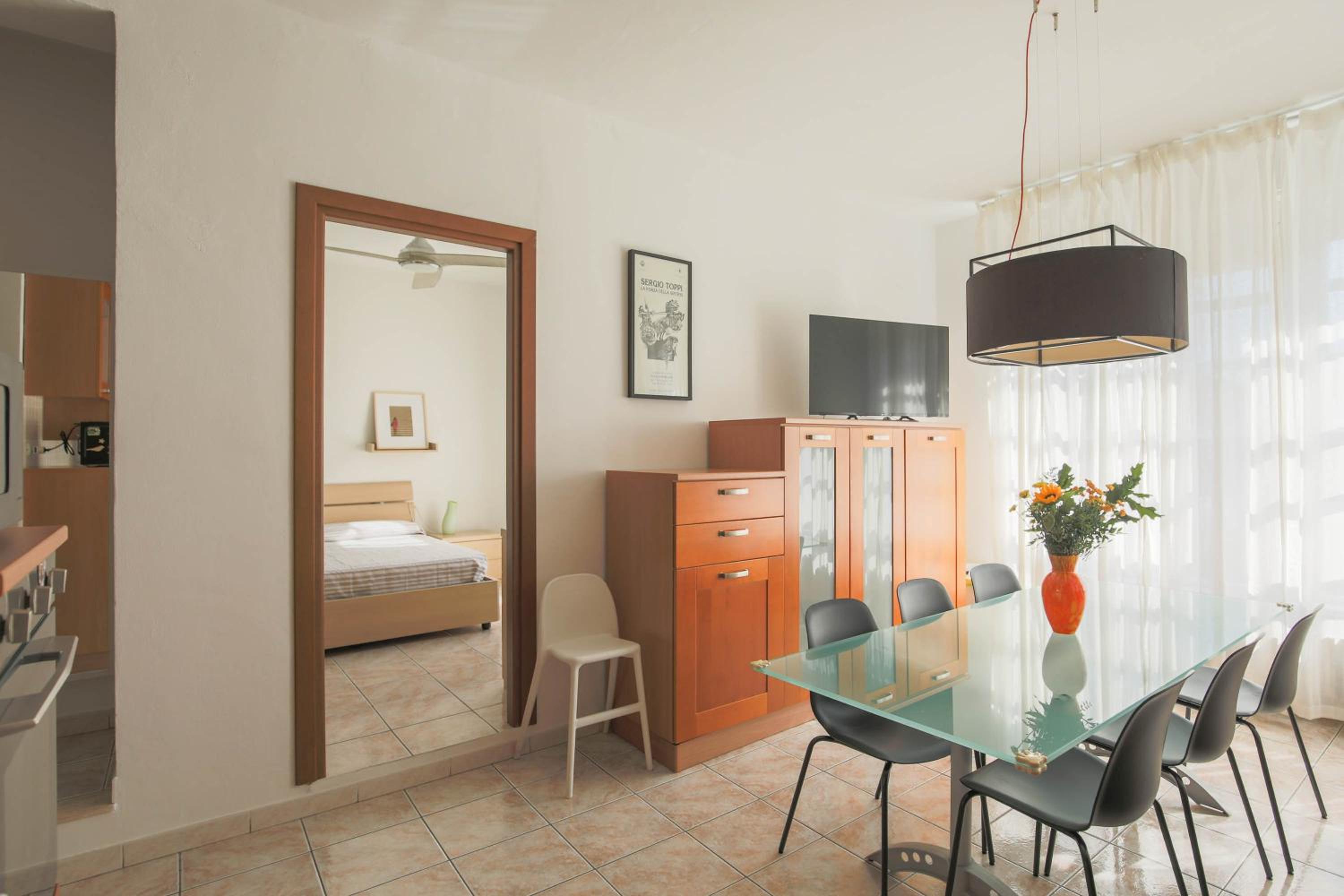 One-Bedroom Apartment photo 2