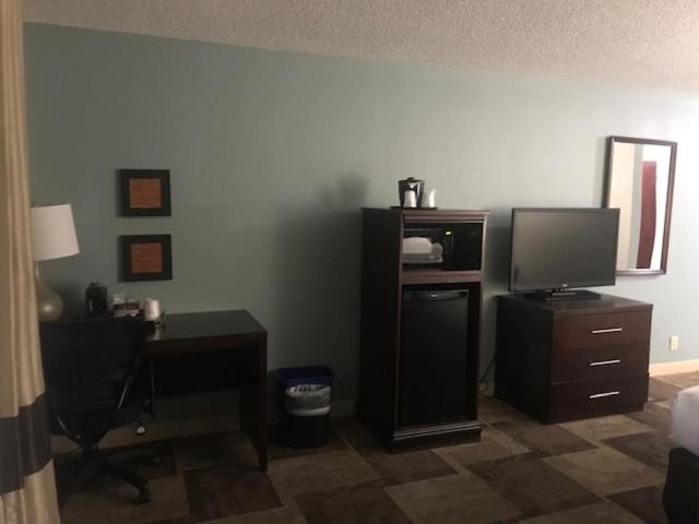 King Room - Non-Smoking - Photo 1