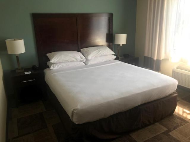 King Suite - Non-Smoking - Photo 1