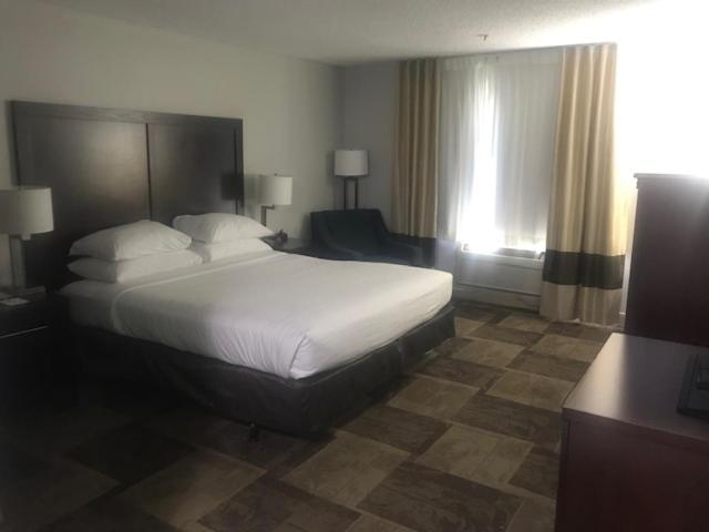 King Room - Accessible/Non-Smoking - Photo 2