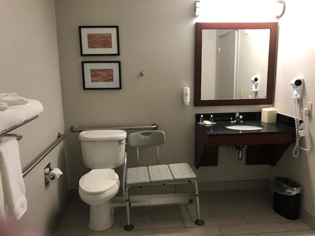King Room - Accessible/Non-Smoking - Photo 4