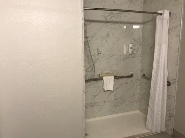 King Room - Accessible/Non-Smoking - Photo 3