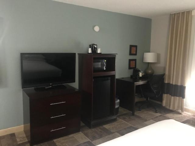 Queen Room - Accessible/Nonsmoking - Photo 1