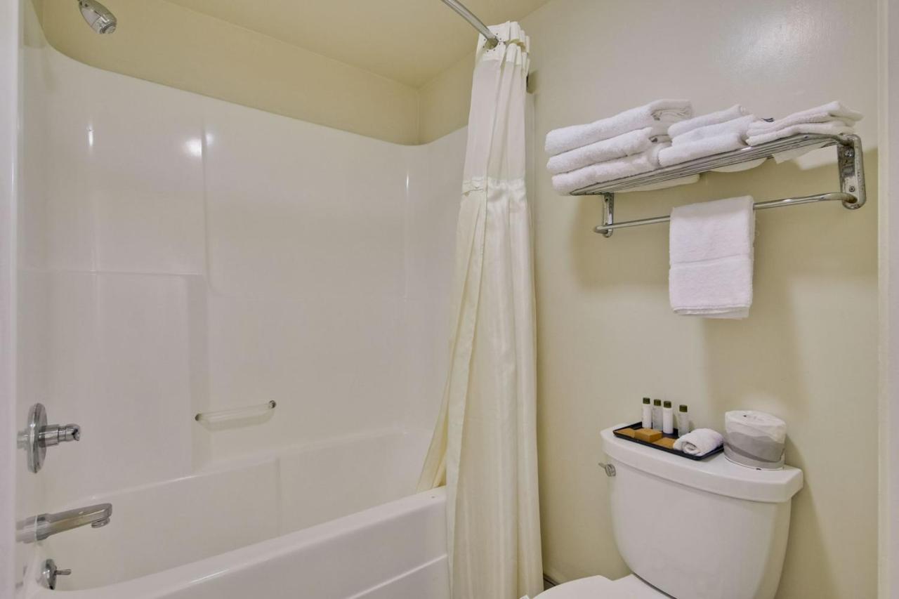 Standard Double Room - Photo 4