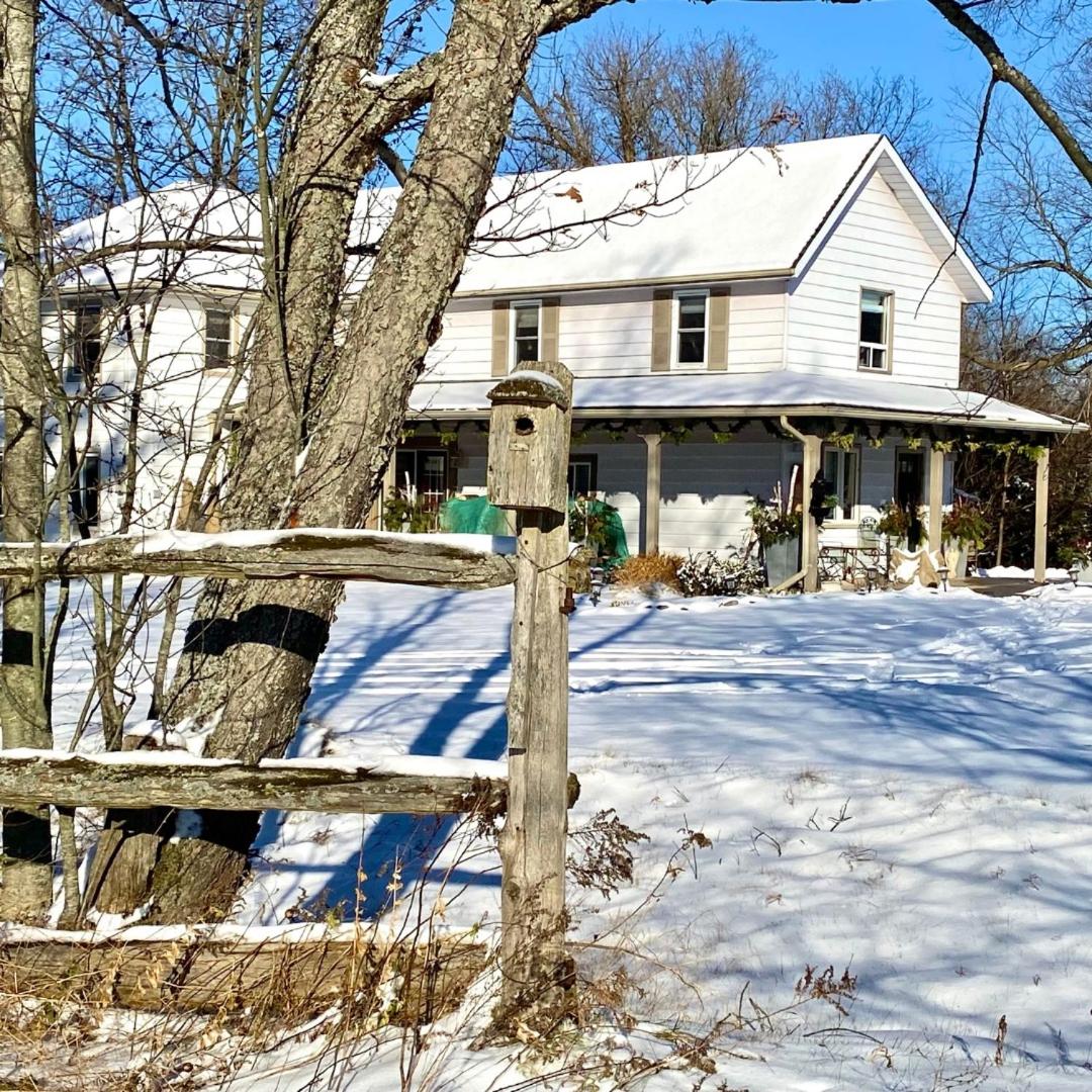 Six-Bedroom House photo 2