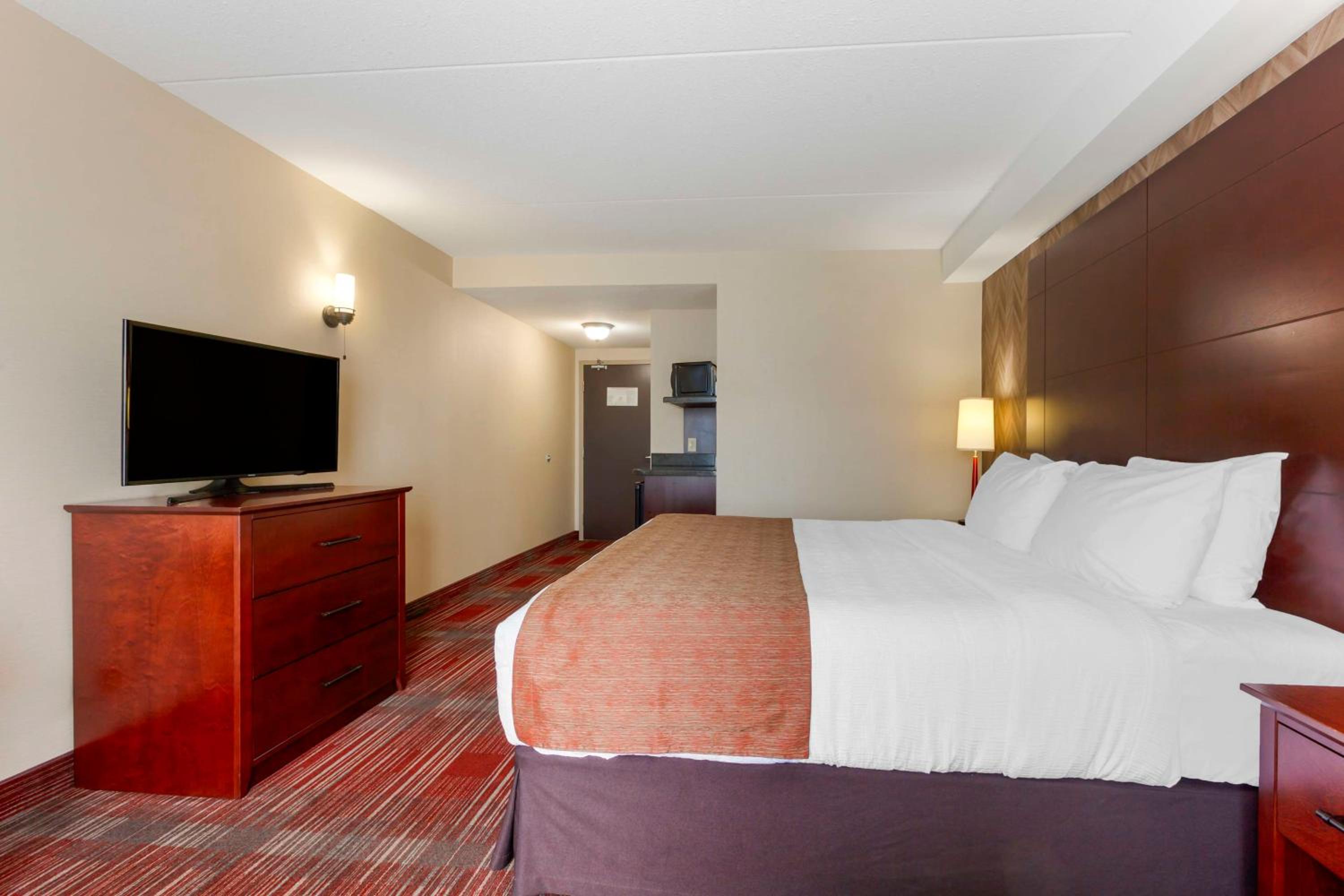 King Room - Non-Smoking - Photo 3