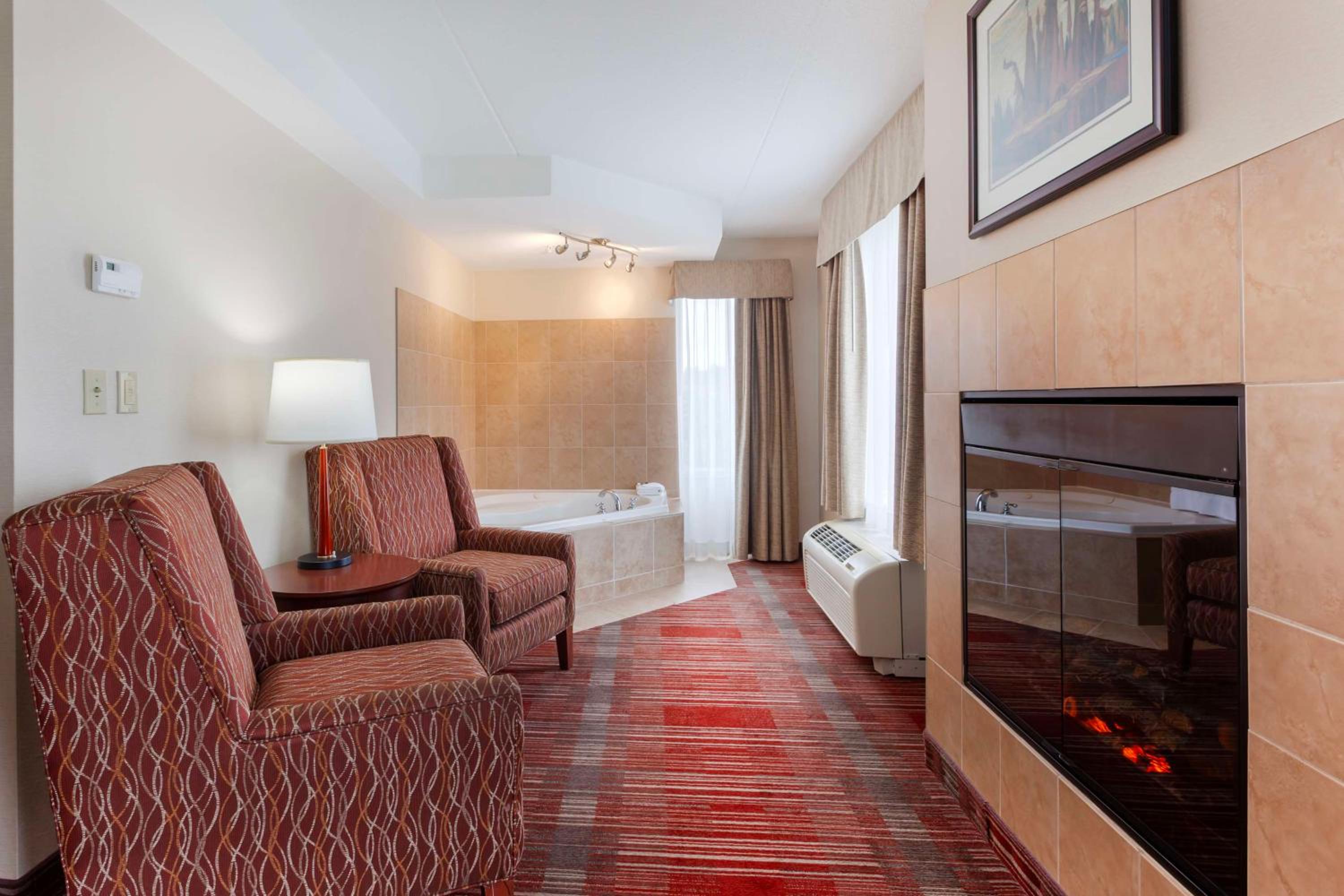 King Suite with Spa Bath - Non-Smoking - Photo 1