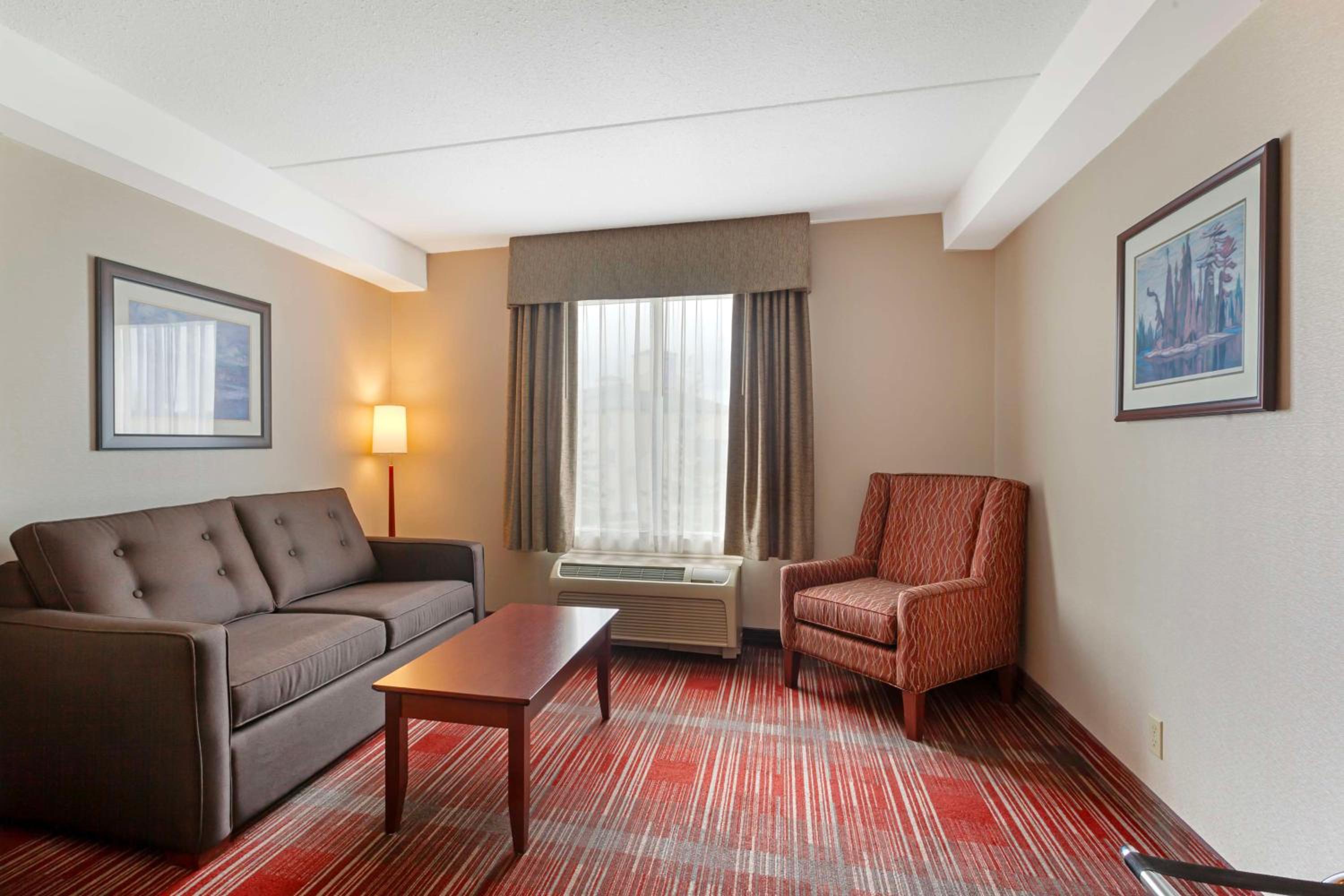 King Suite with Sofa Bed - Non-Smoking - Photo 2