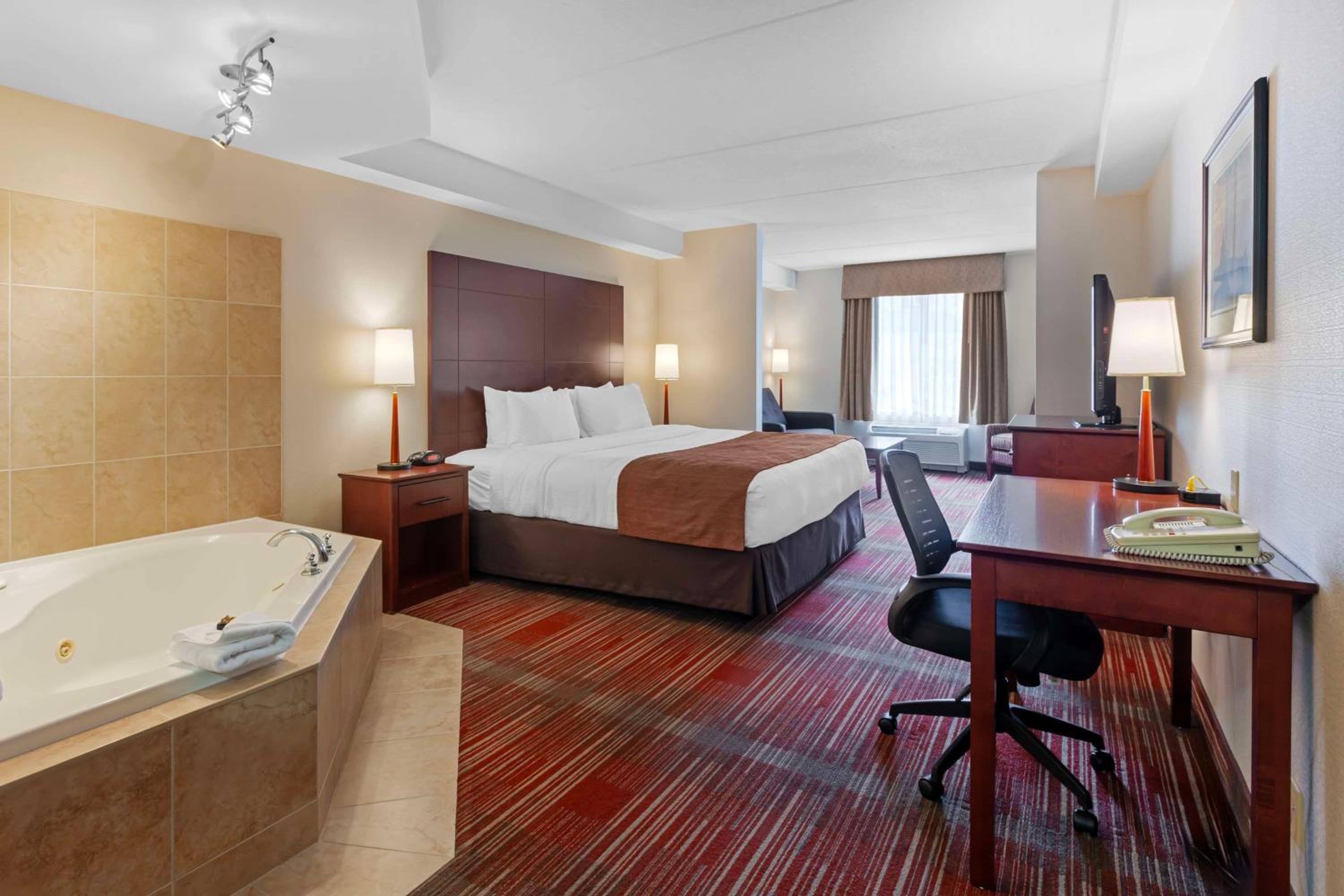 King Suite with Sofa Bed - Non-Smoking - Photo 1