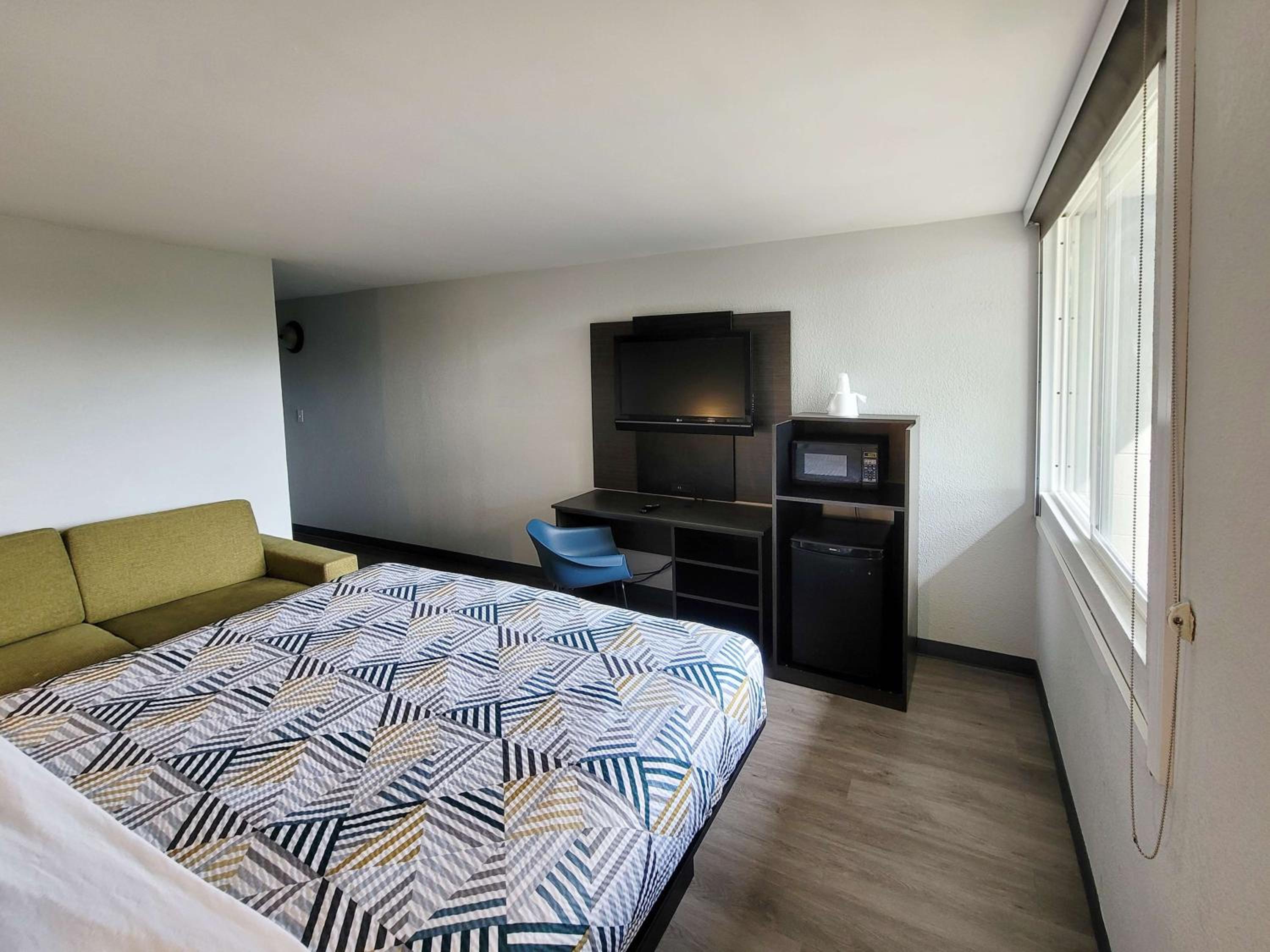 King Room - Disability Access - Non-Smoking photo 1