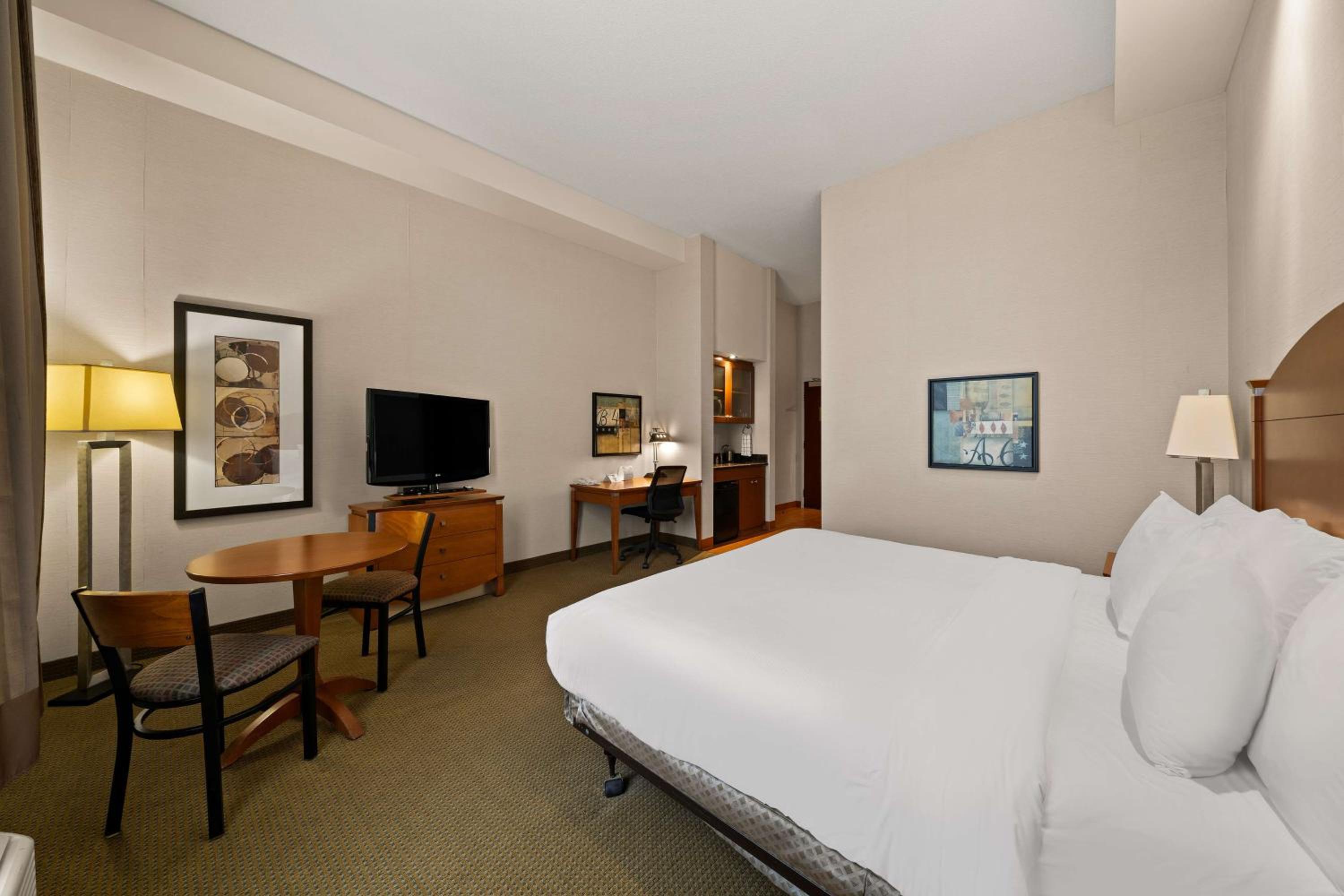King Room with Roll-In Shower and Kitchenette - Disability Access/Non-Smoking
