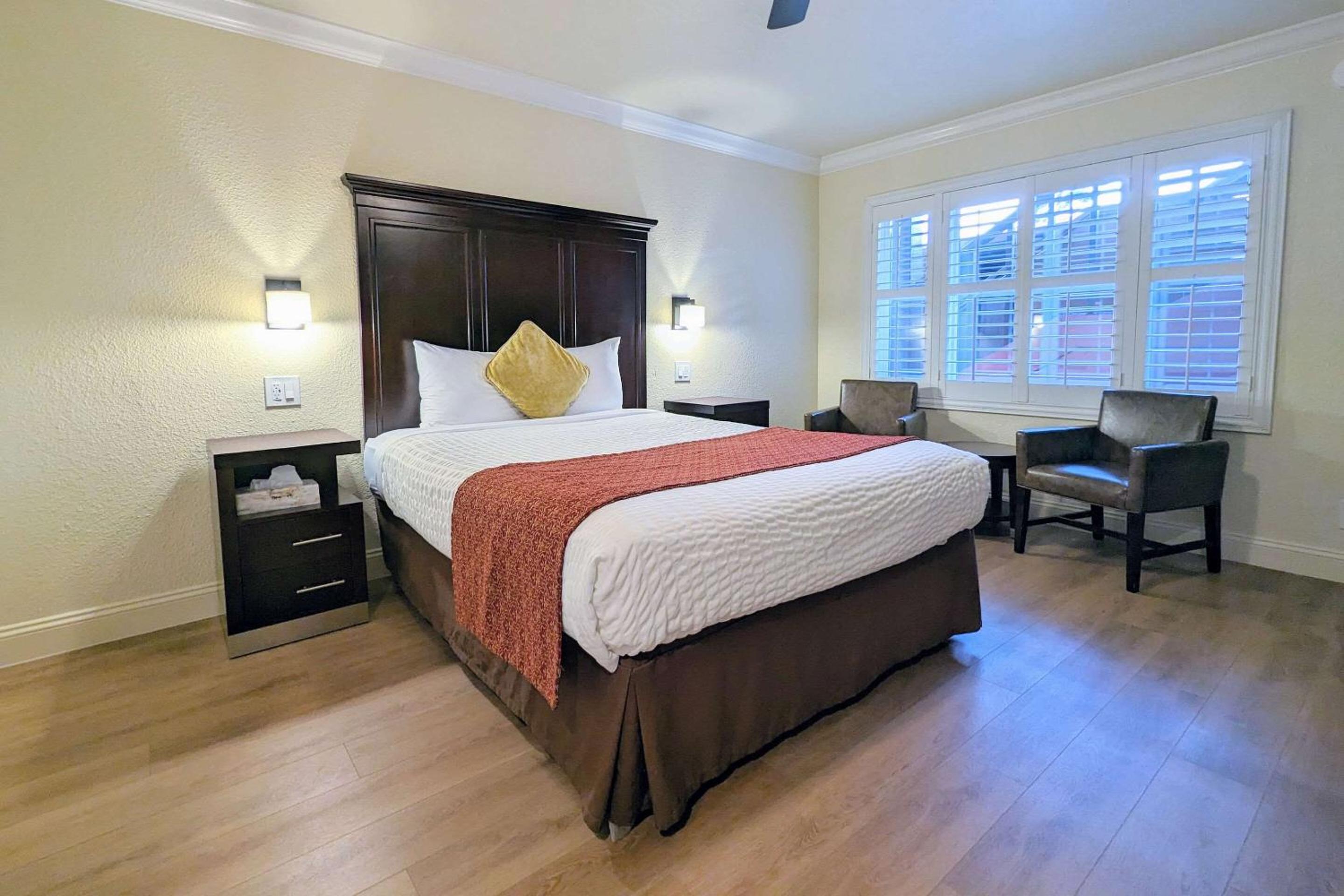Queen Room - Photo 1
