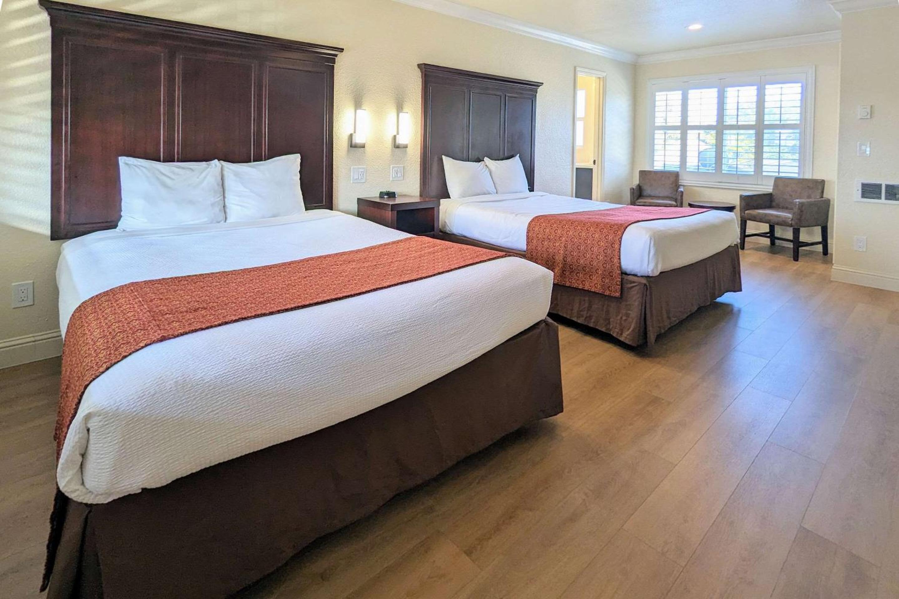 Queen Room with Two Queen Beds - Photo 1