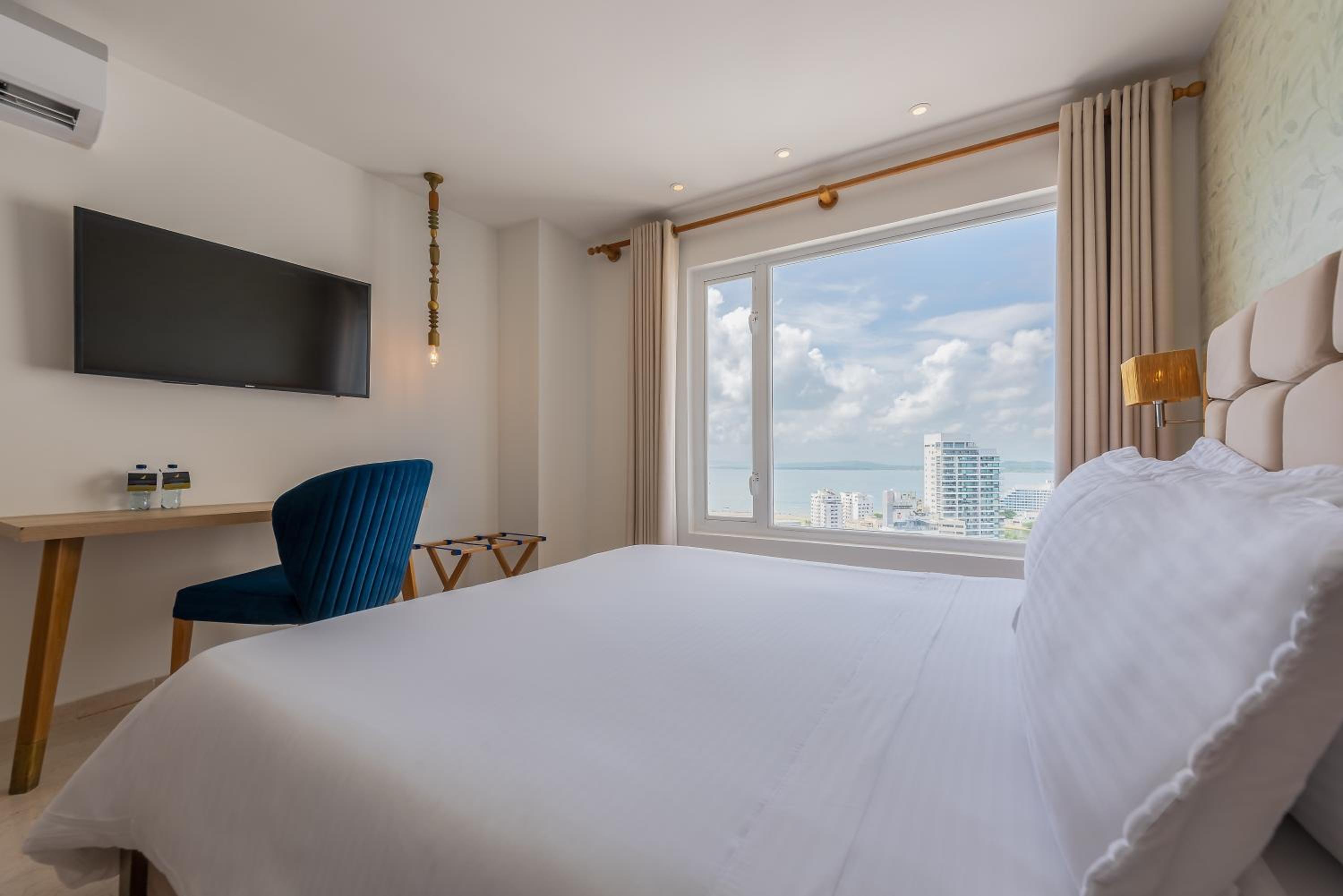 Deluxe Room - Photo 9