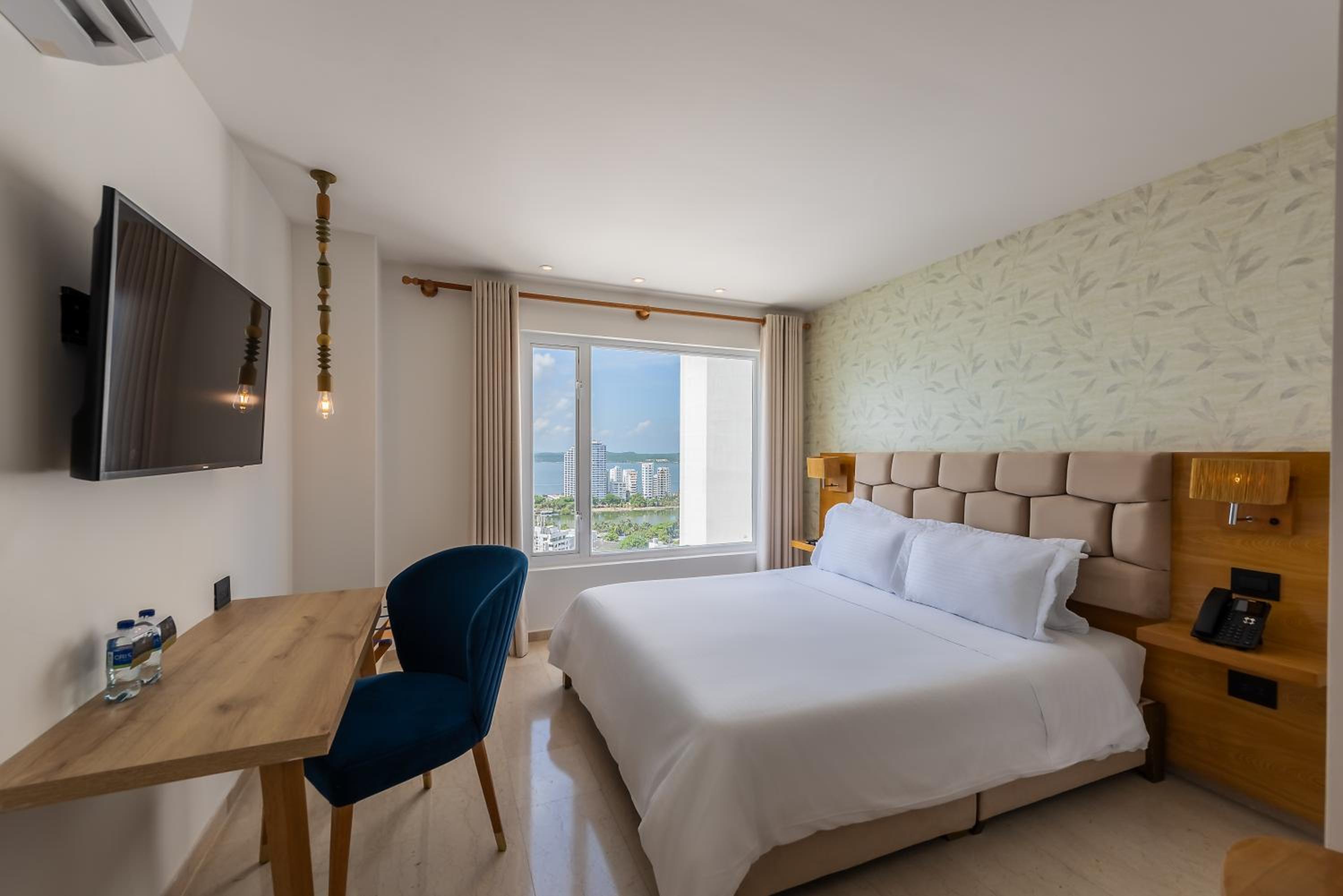 Deluxe Room - Photo 11