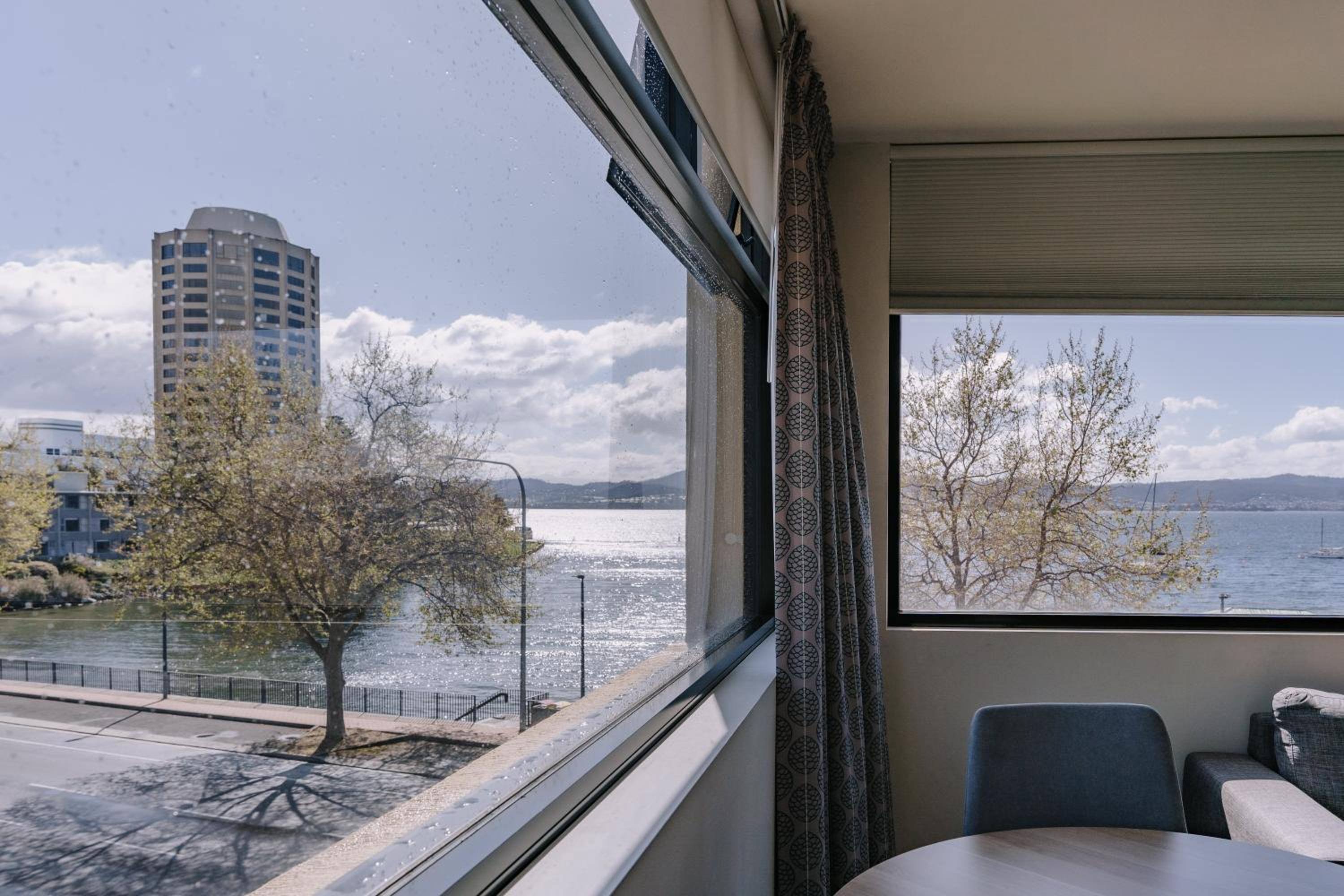 Deluxe Waterview King