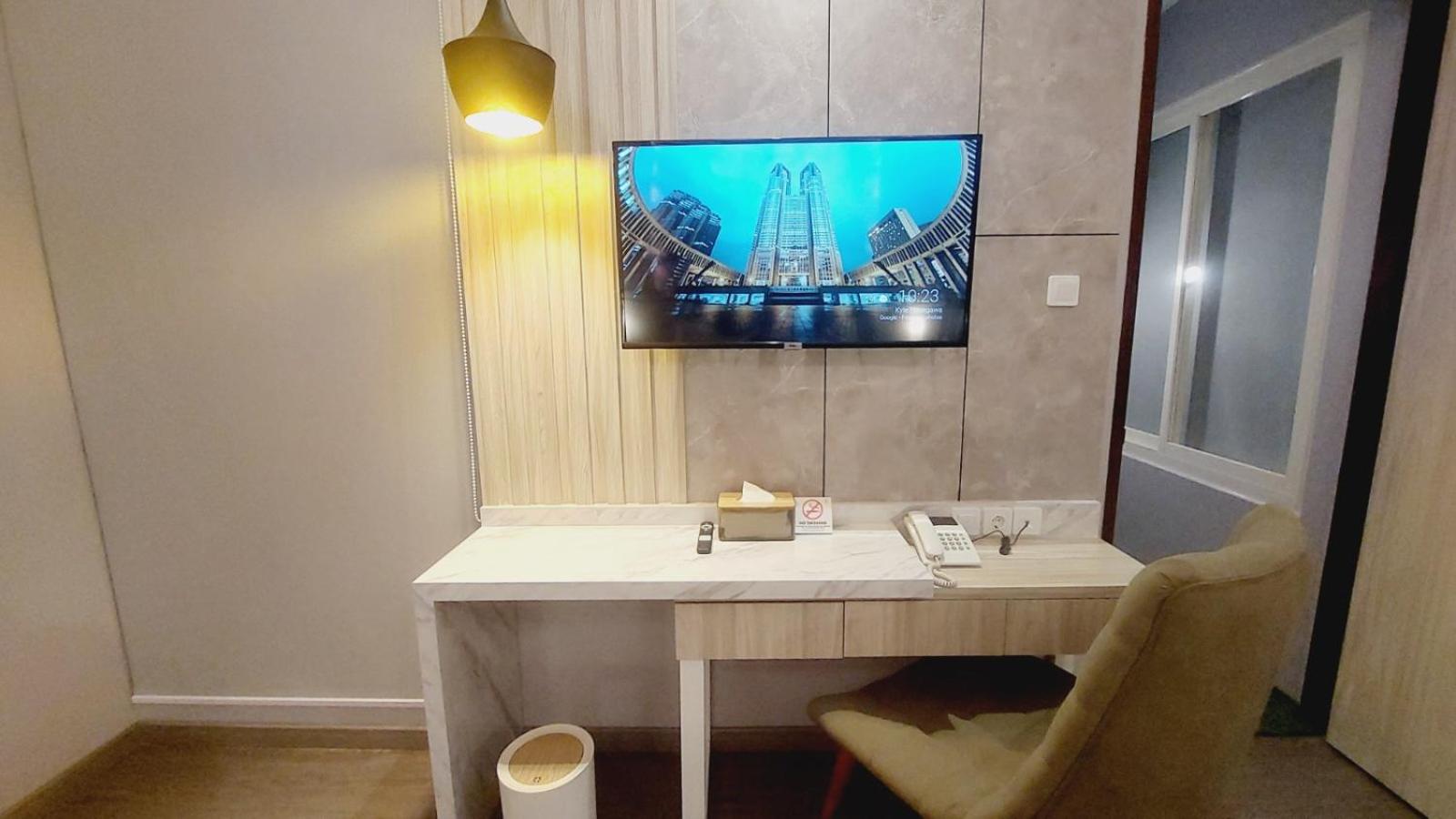 Executive Suite - Photo 5