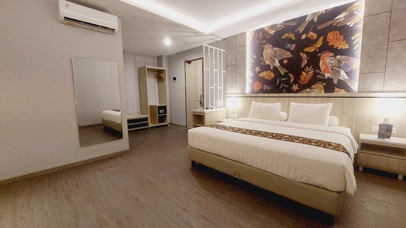 Executive Suite - Photo 4