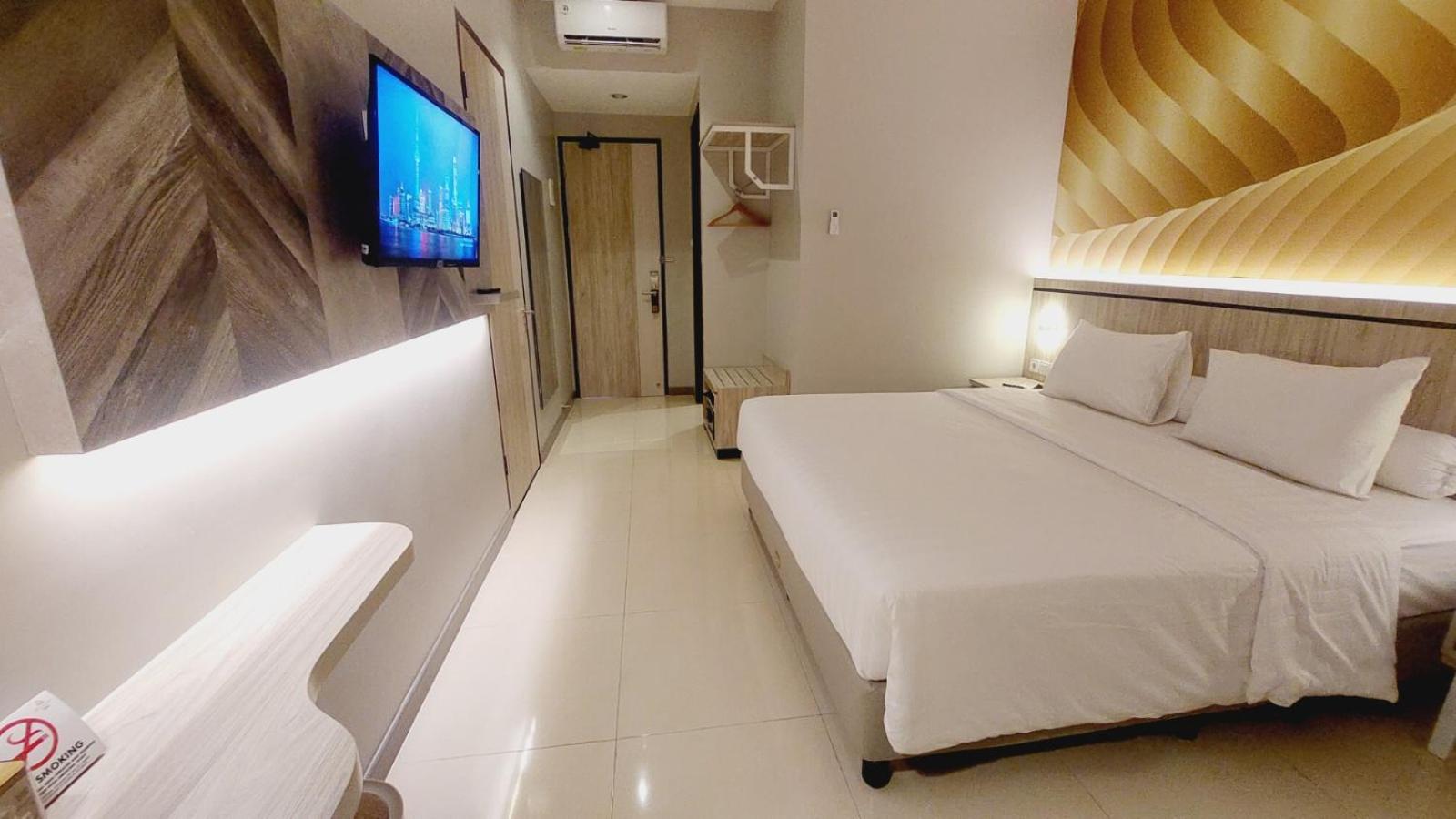 Deluxe King Room - Photo 3