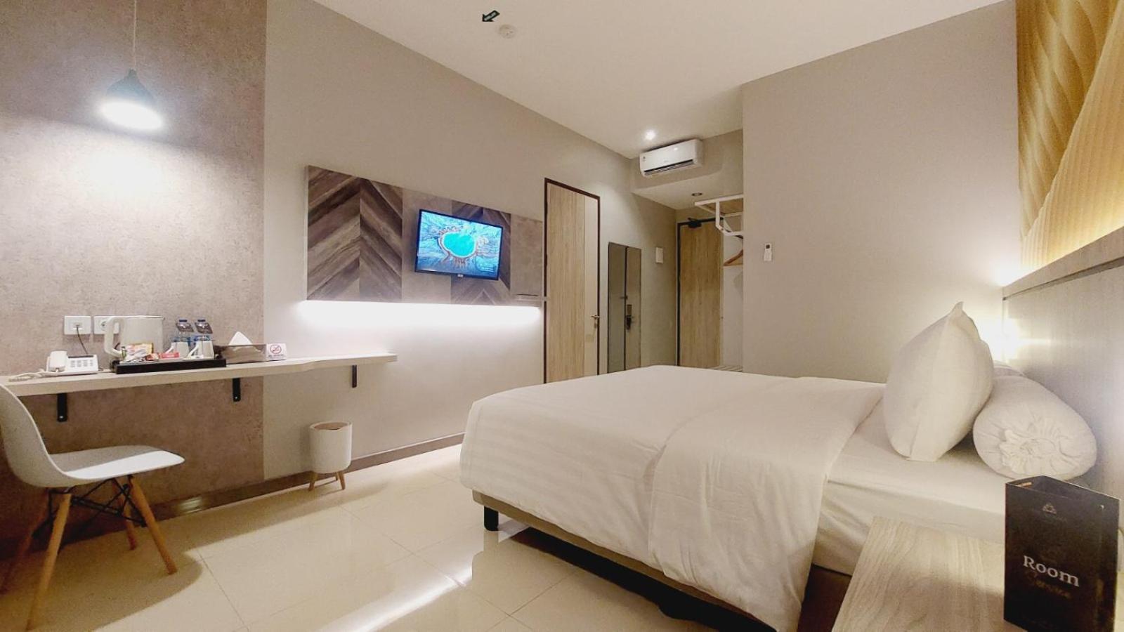 Deluxe King Room - Photo 5