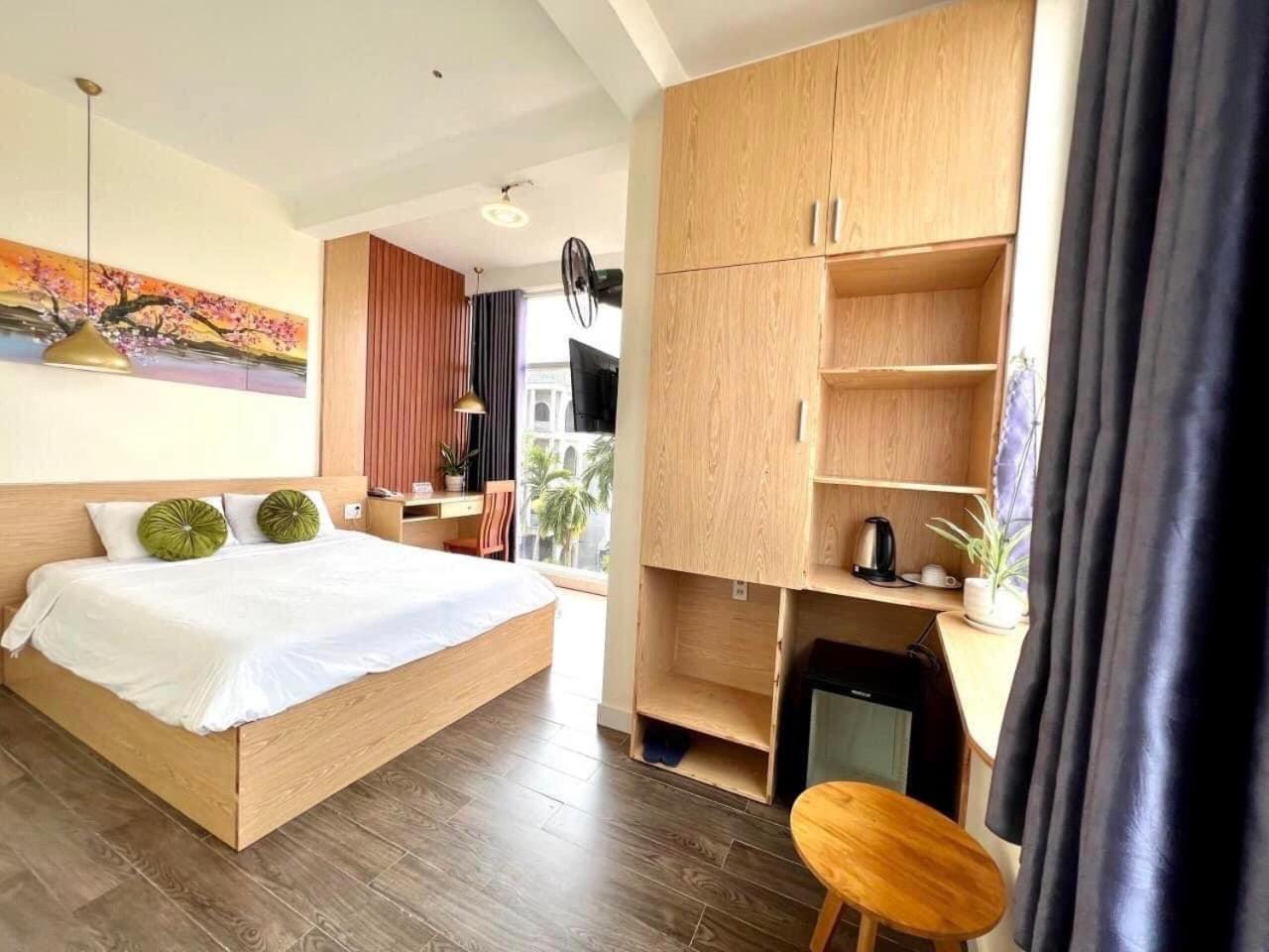 Deluxe Double Room with Balcony photo 2