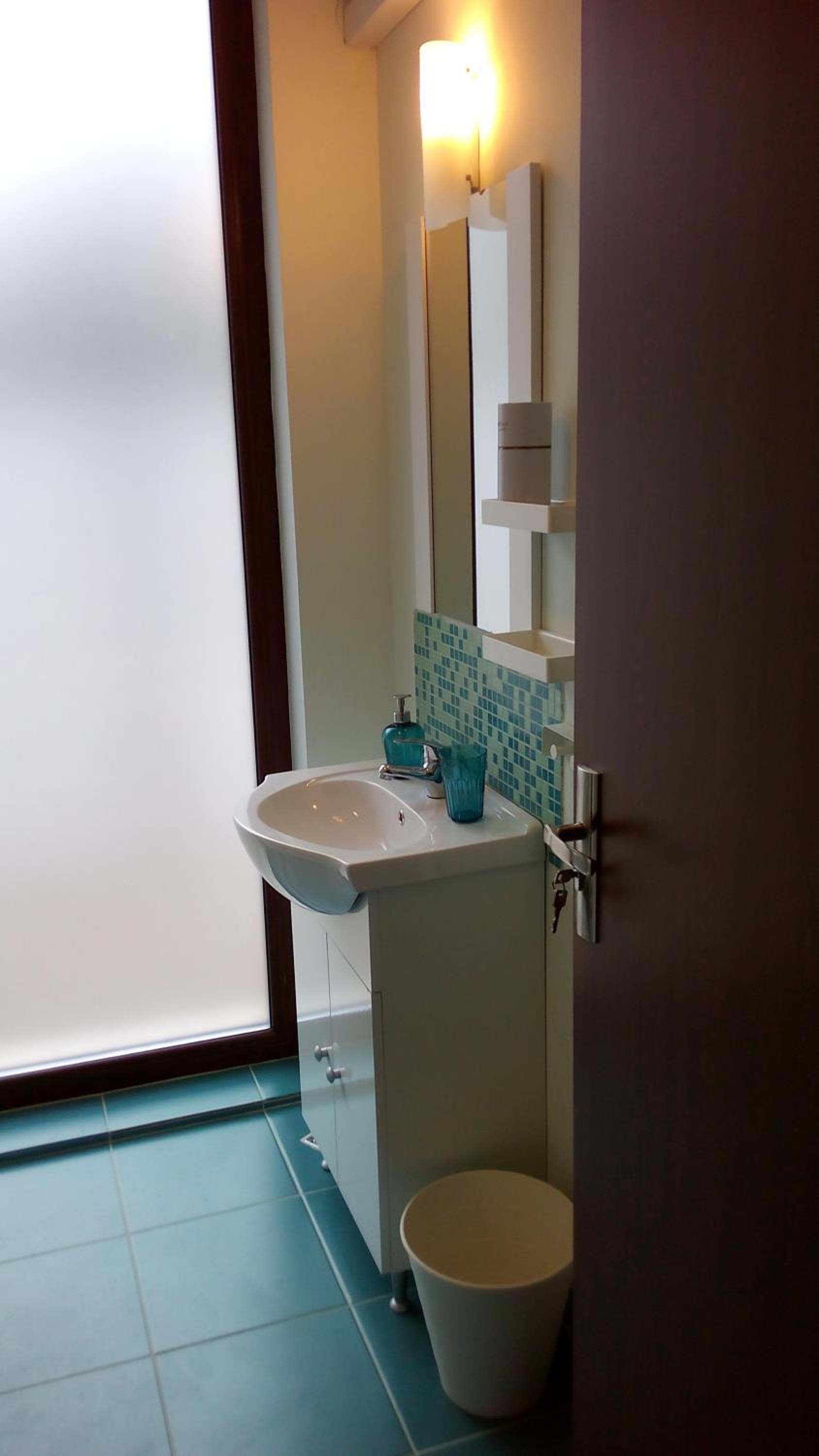 Double or Twin Room with Private Bathroom - Photo 10