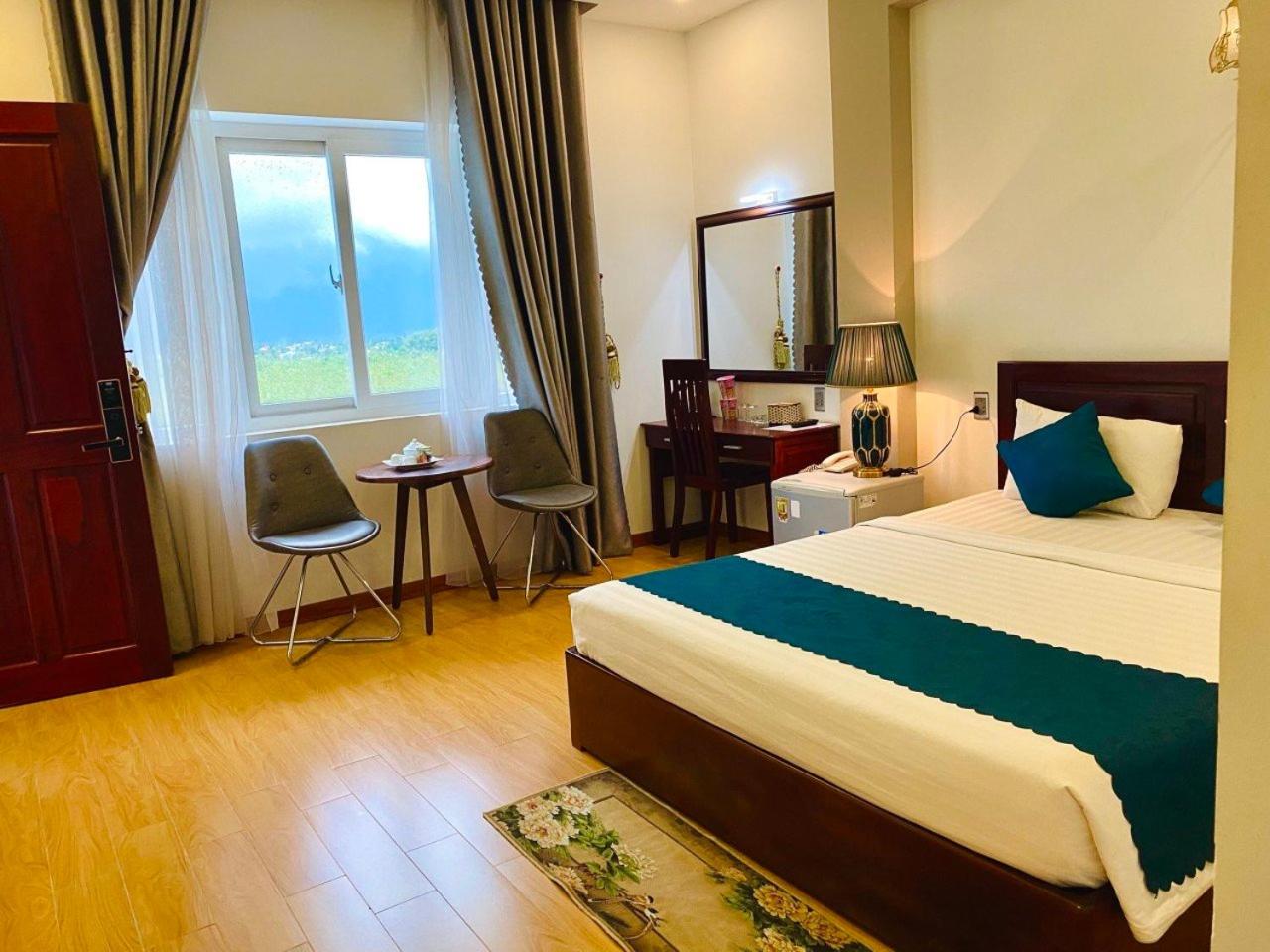 Standard King Room photo 1