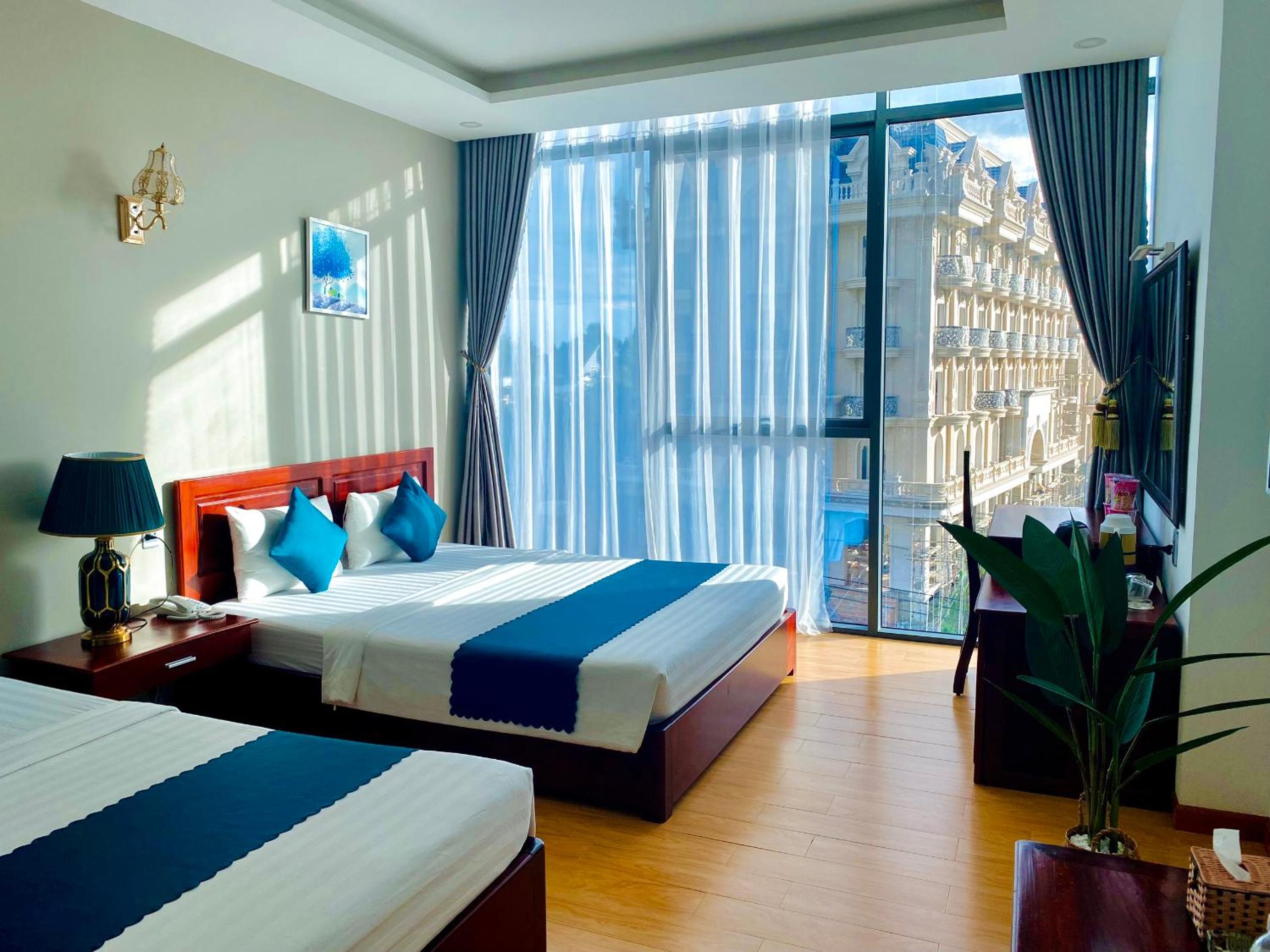 Large Double or Twin Room photo 3