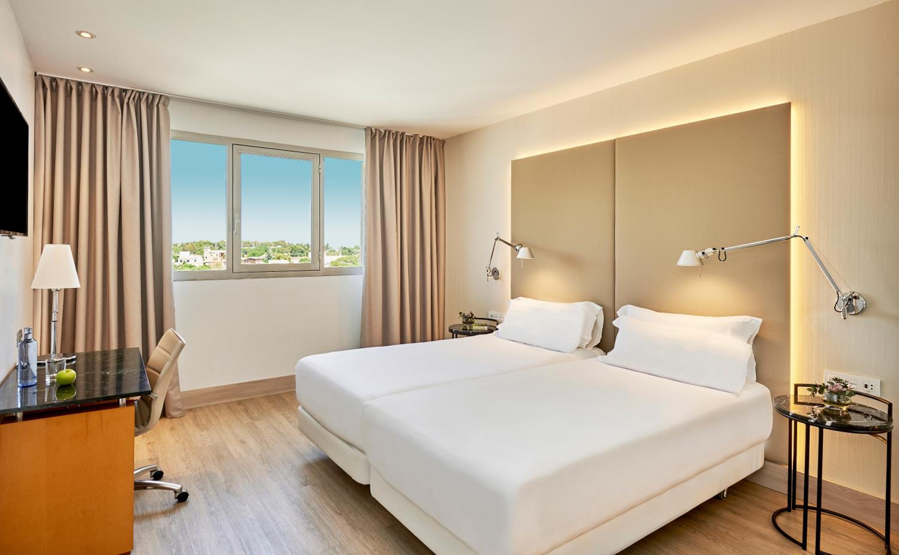 Standard Double or Twin Room - Photo 8