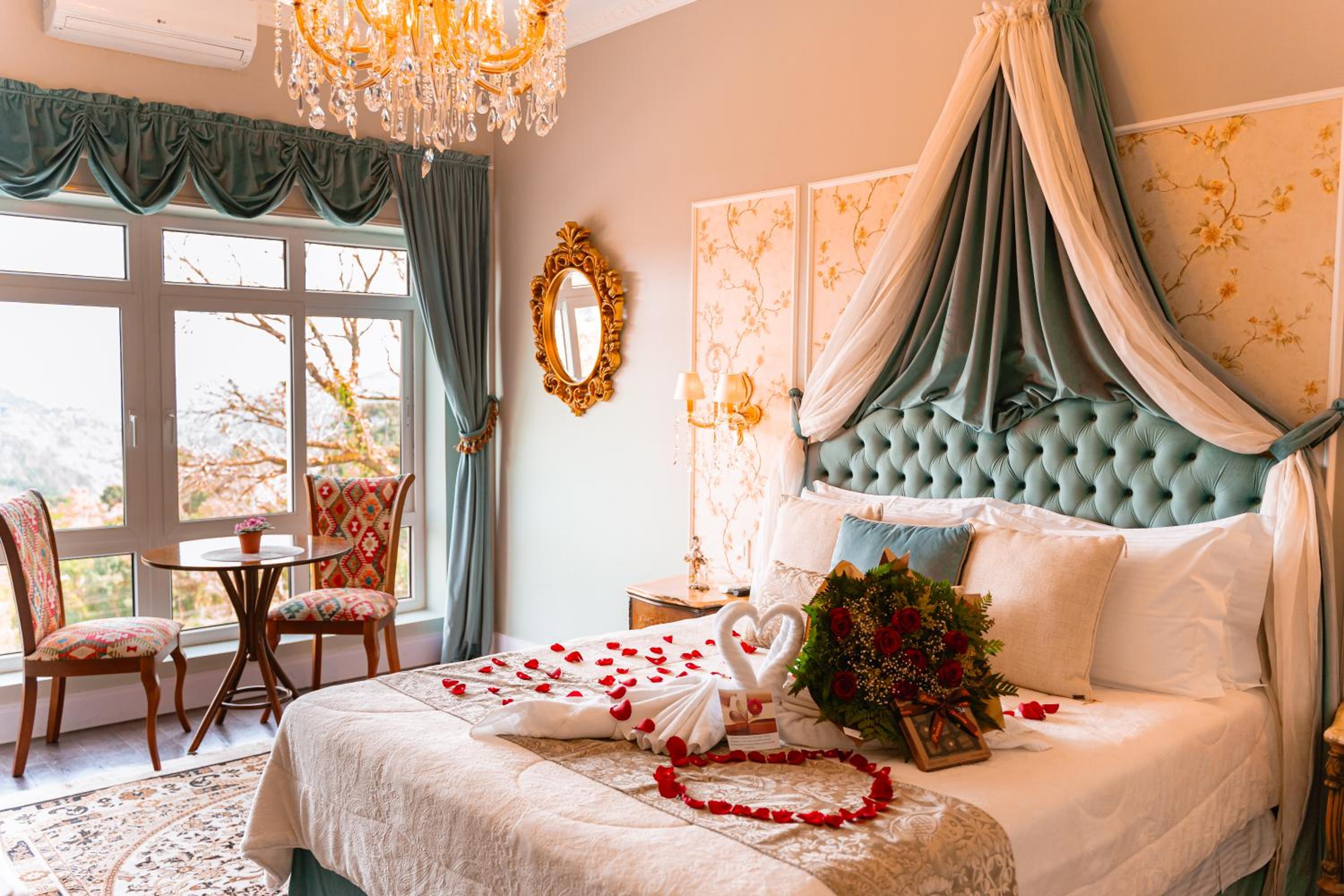 Junior Suite with Mountain View