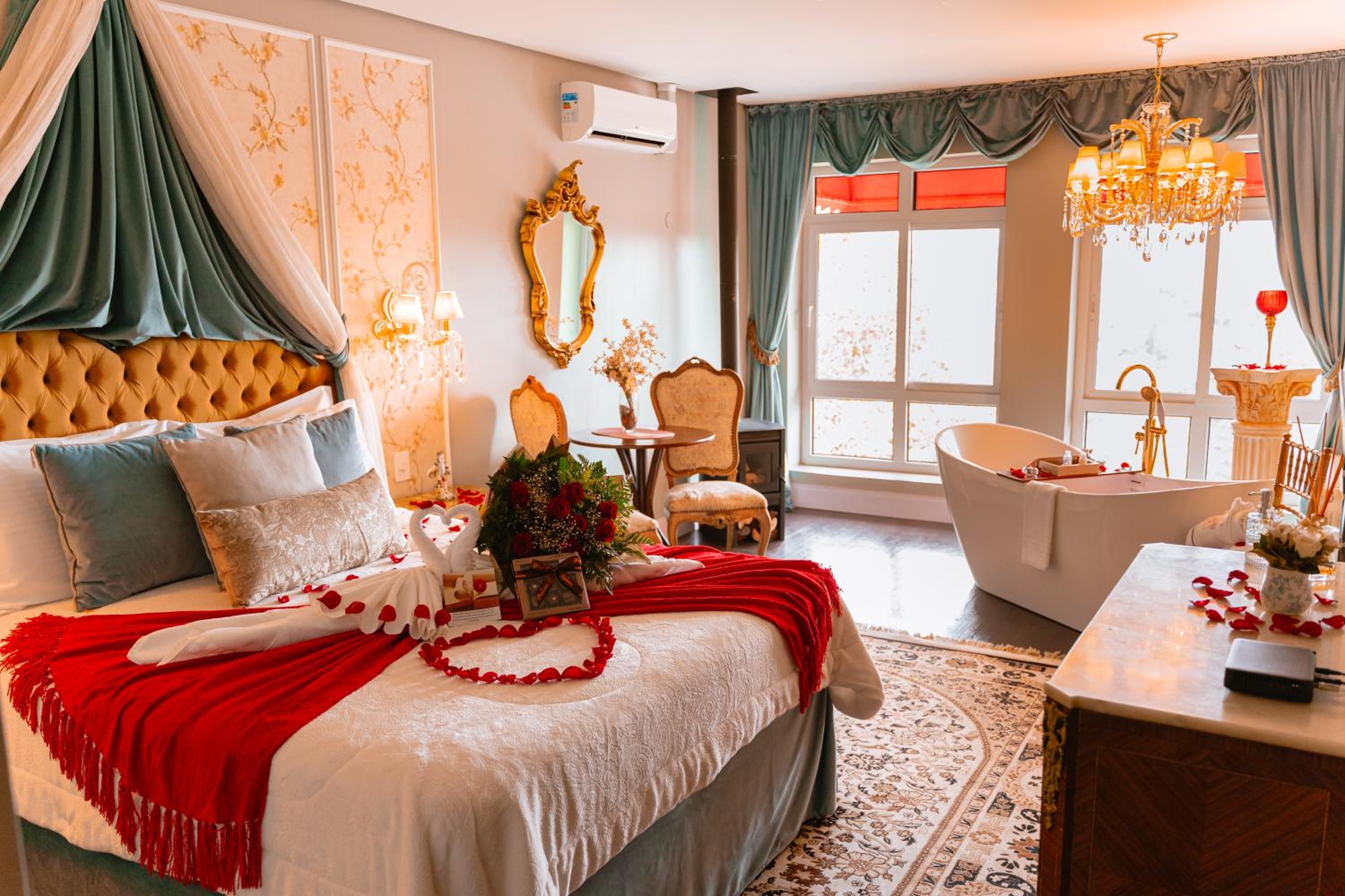 Suite with Mountain View