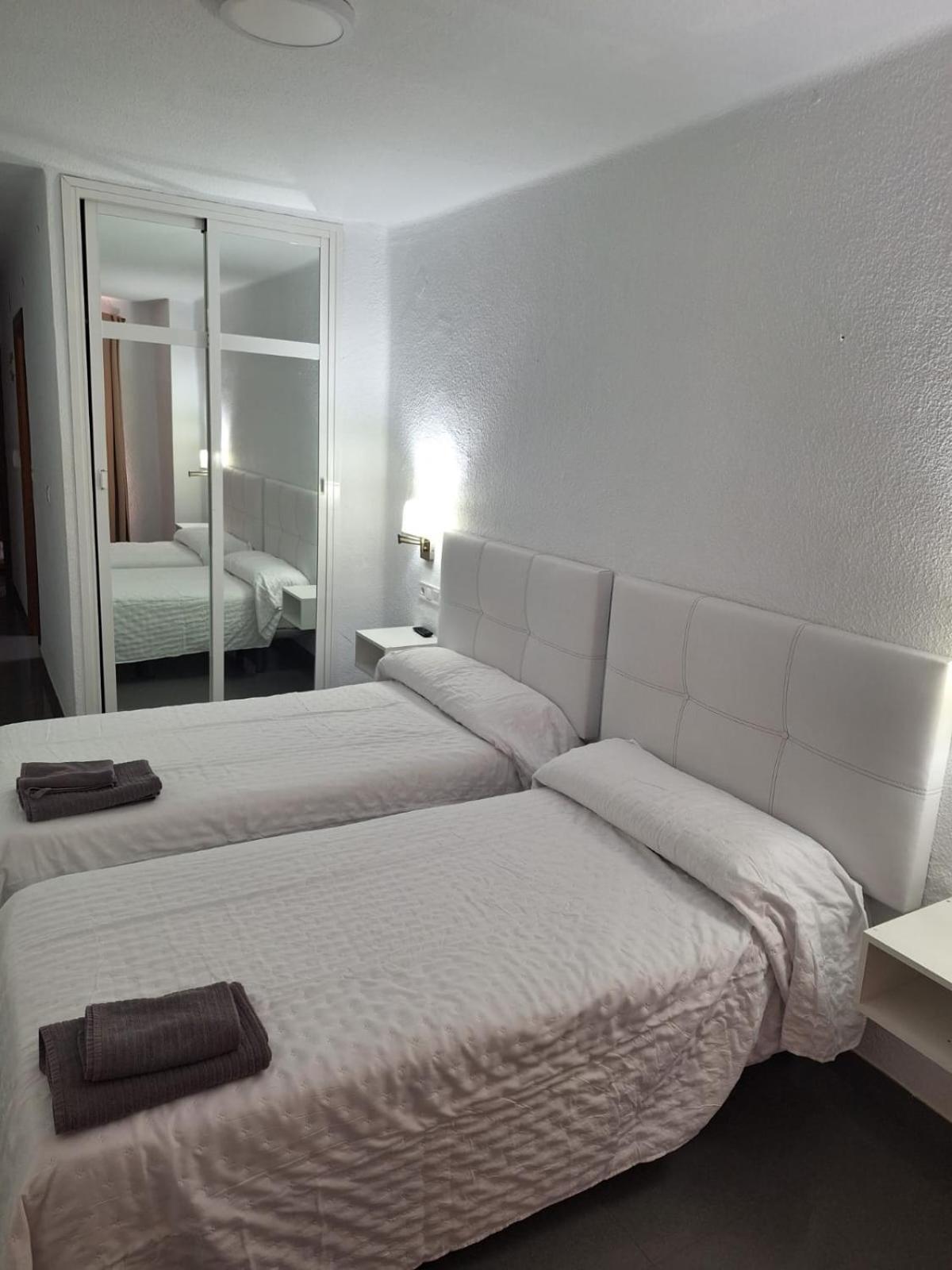 Twin Room - Photo 7