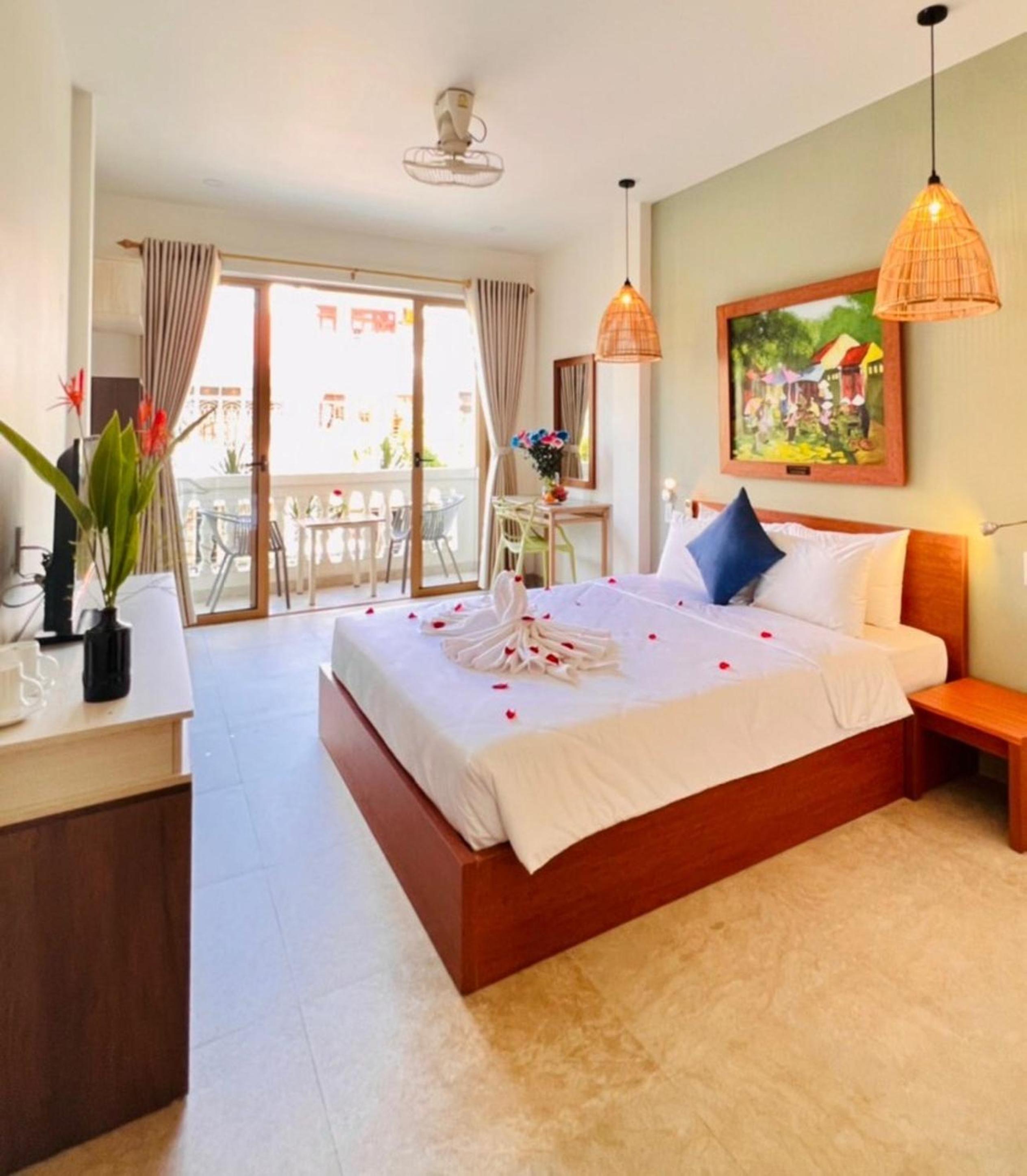 Deluxe Double Room with Balcony - Photo 1