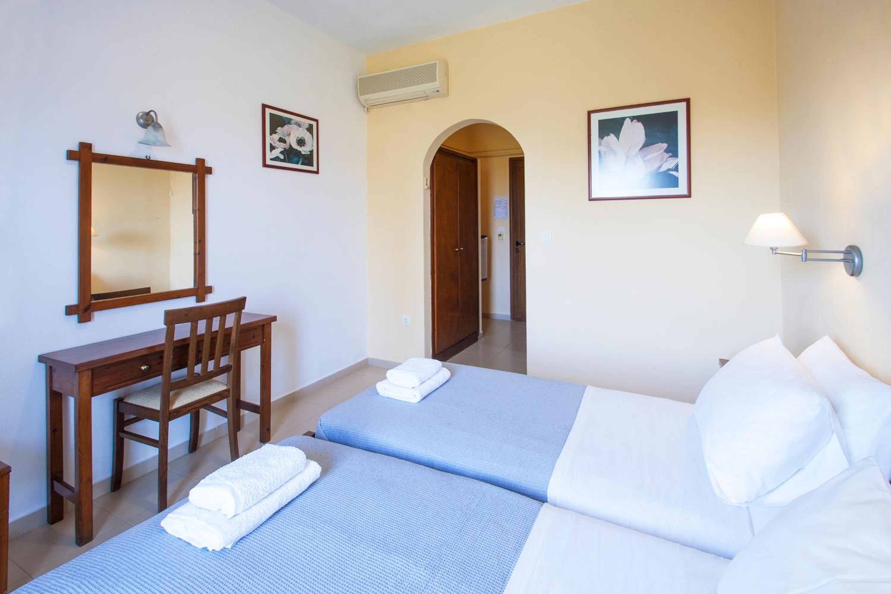 Double or Twin Room - Photo 6