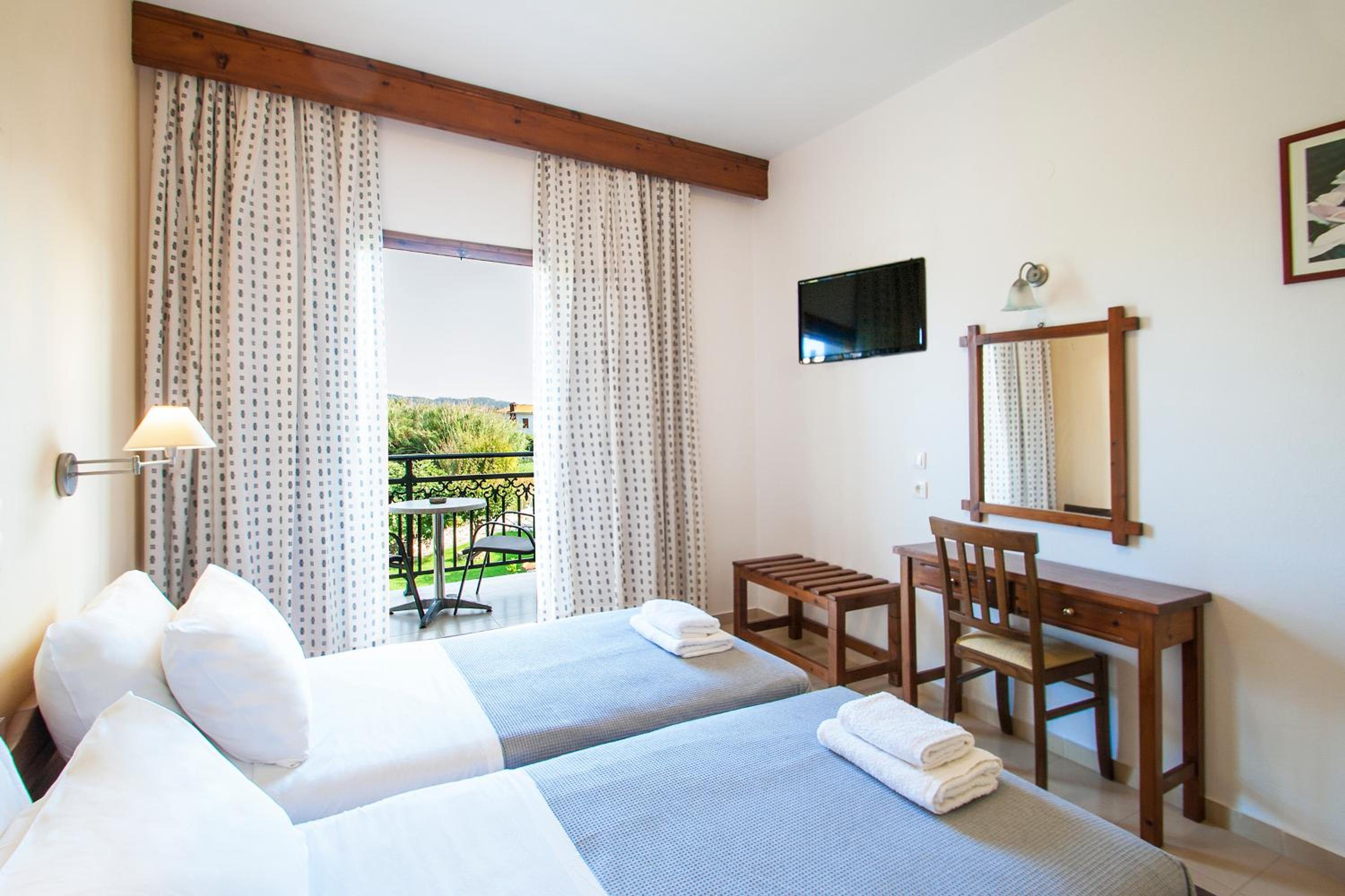 Double or Twin Room - Photo 4