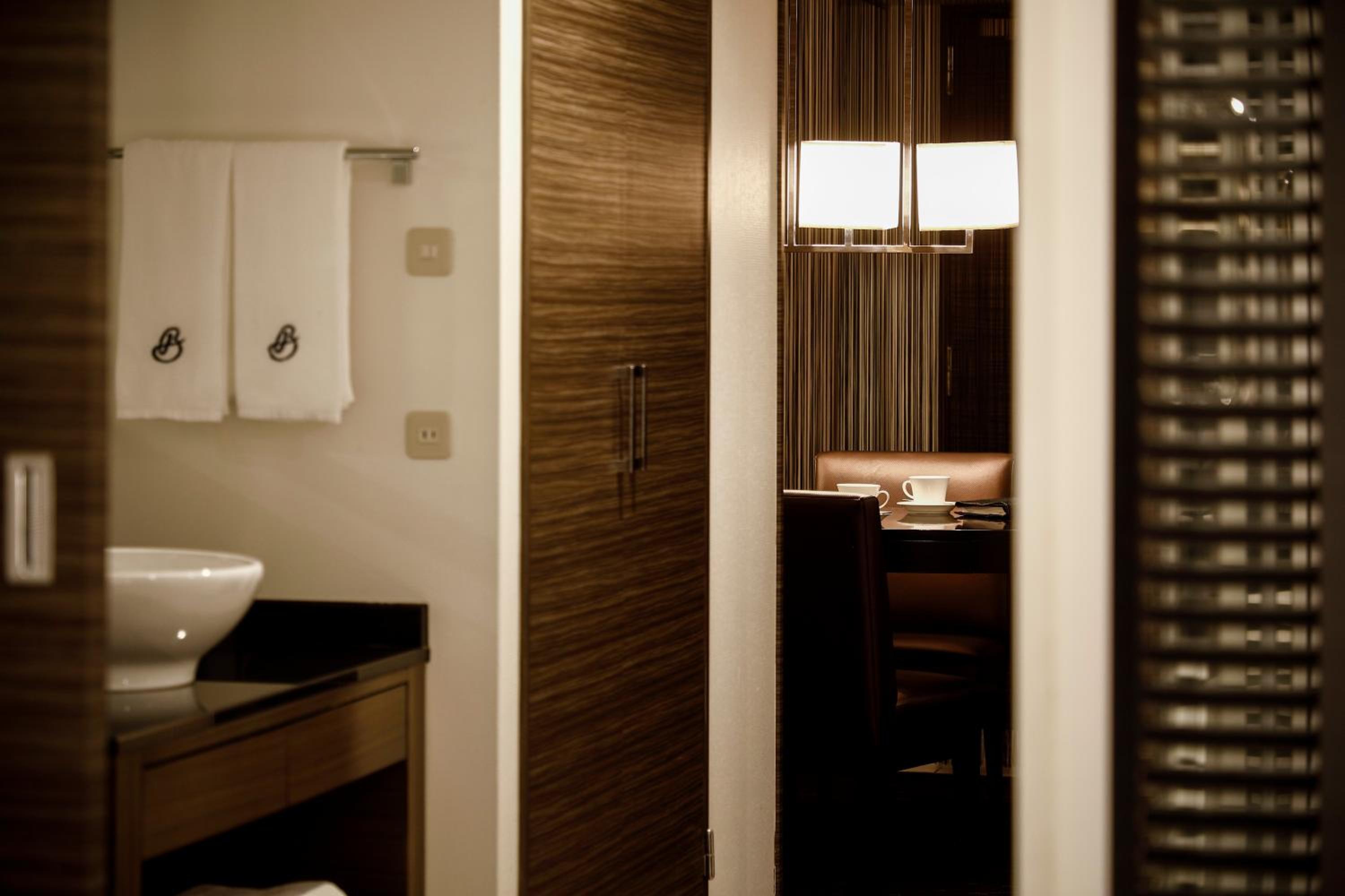 Luxury Corner Double Room - Non-Smoking - Photo 7