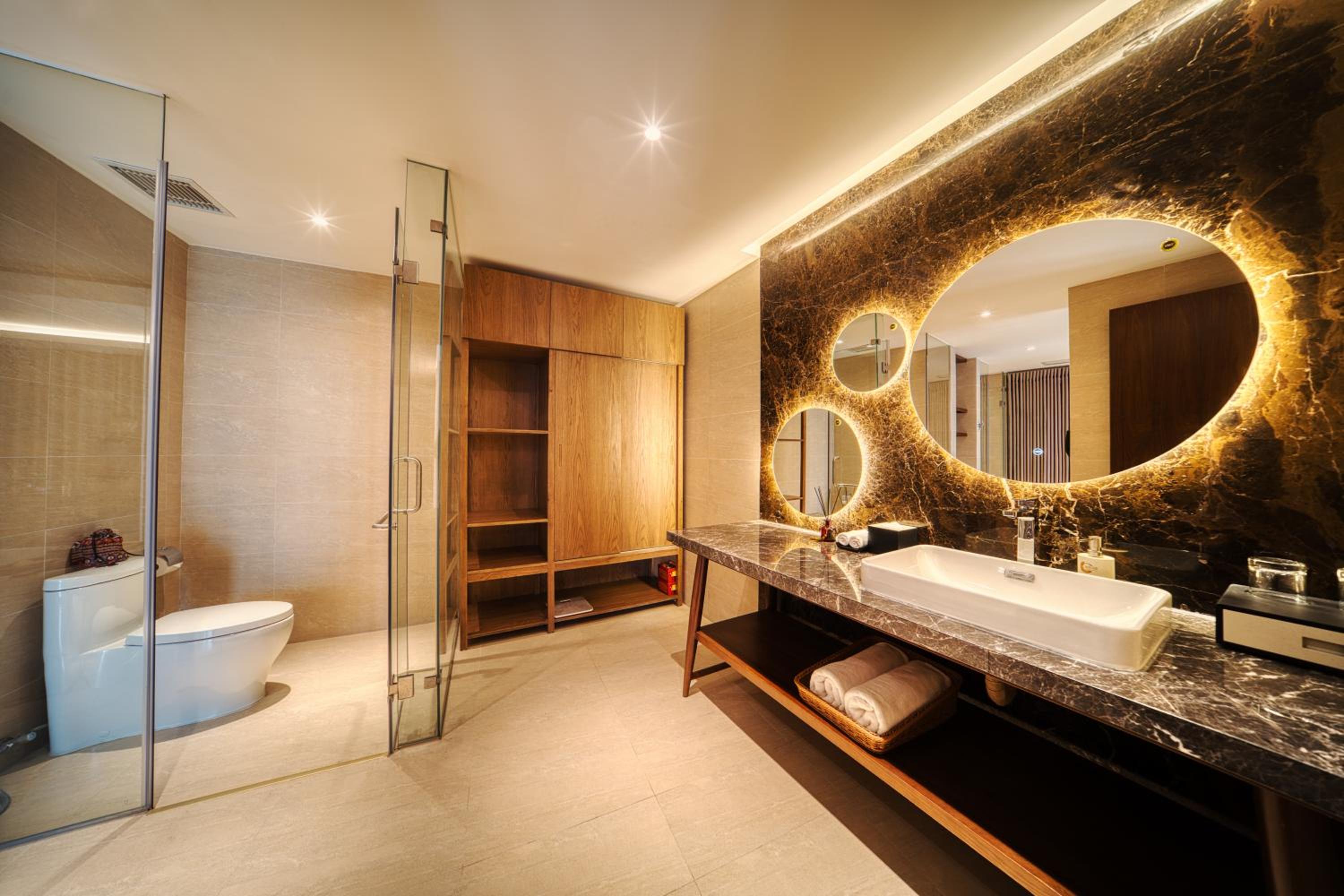 Executive Suite King Room with Mountain View - Photo 2