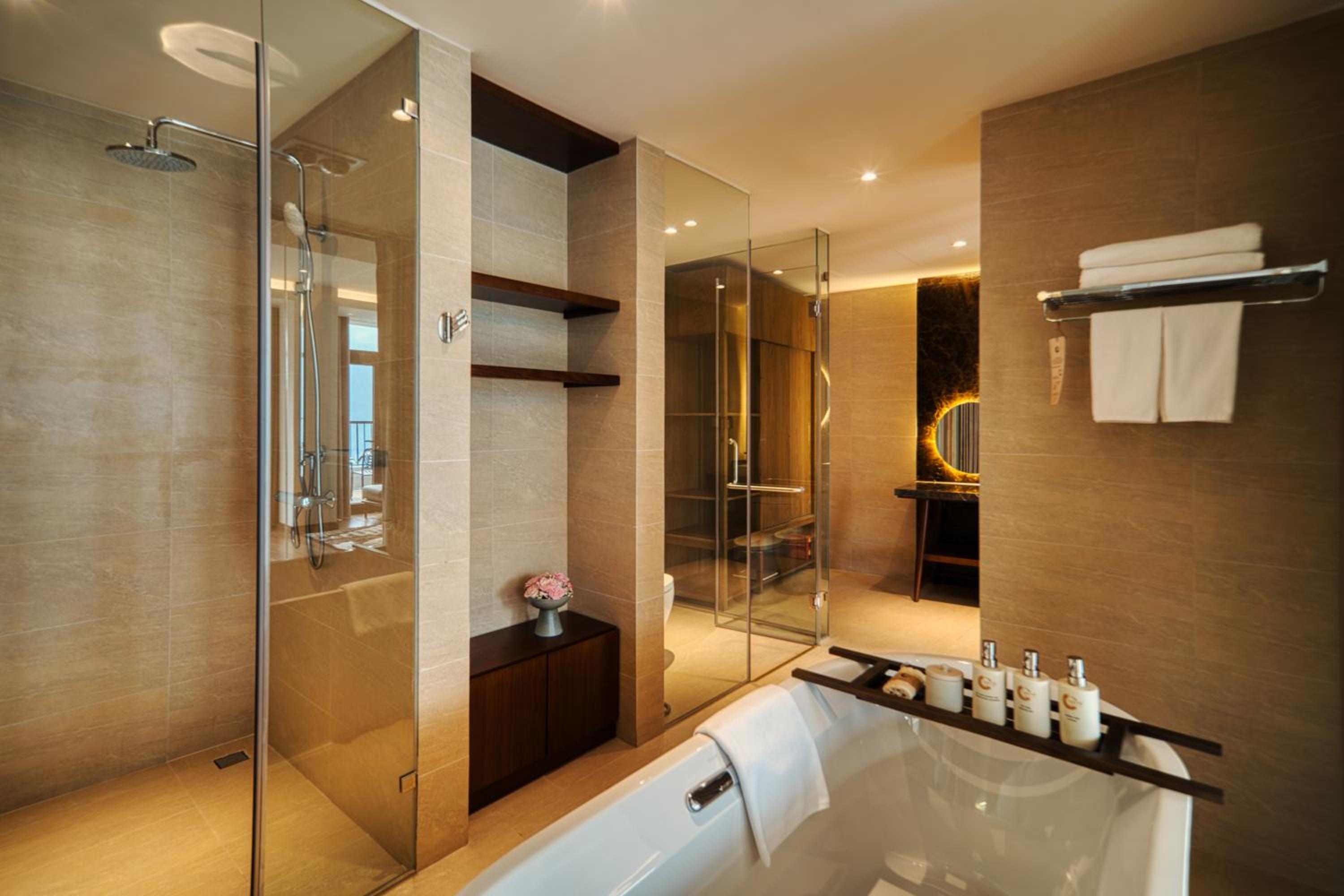Executive Suite King Room with Mountain View - Photo 3