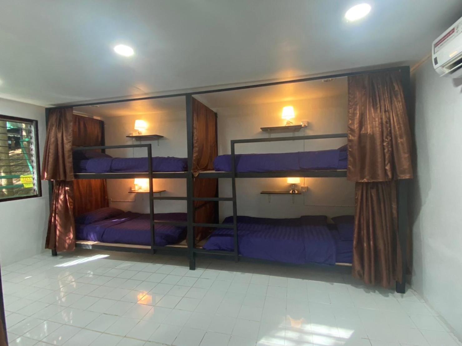 Bed in 4-Bed Mixed Dormitory Room photo 2