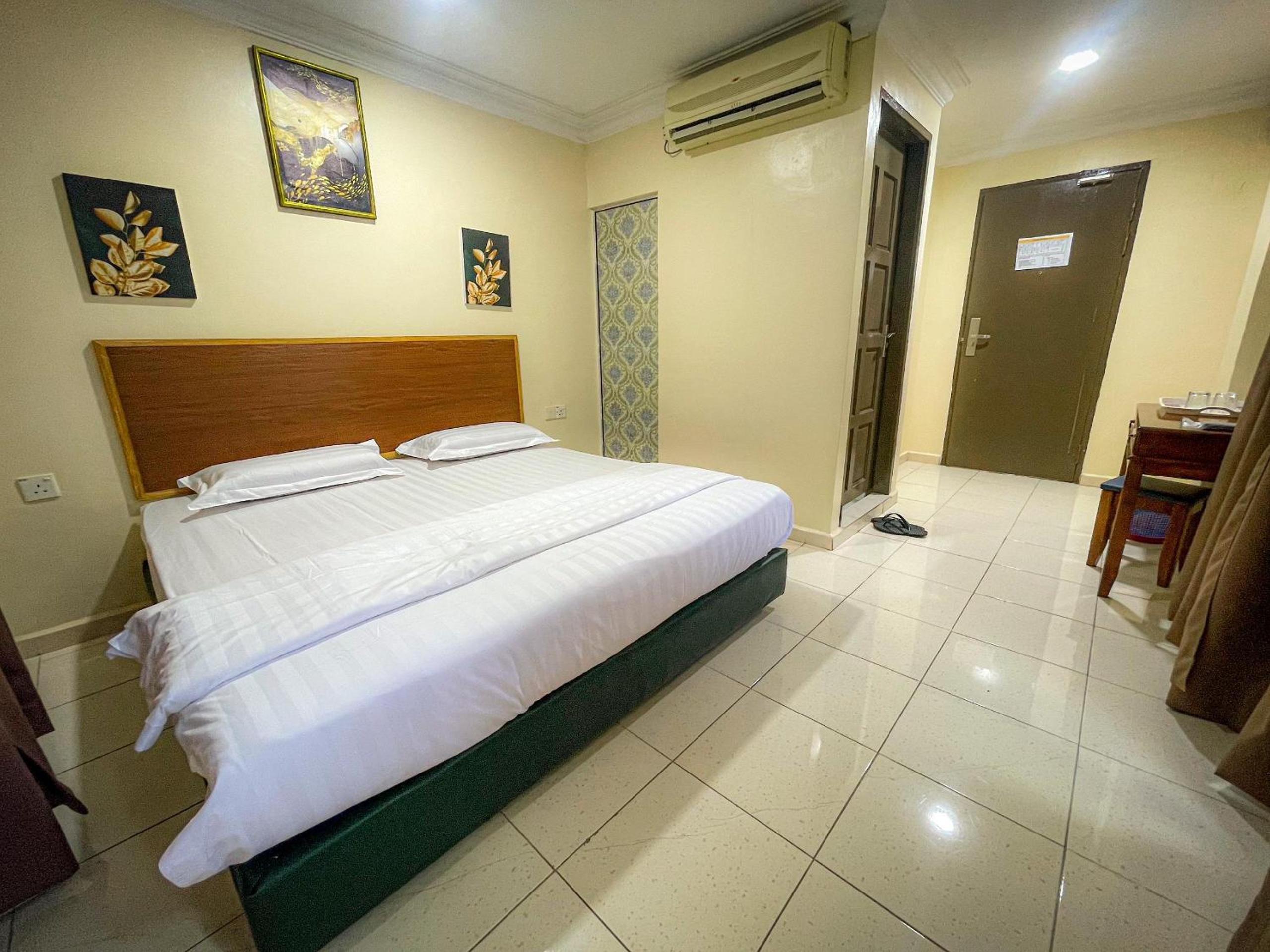 Standard King Room - Photo 3