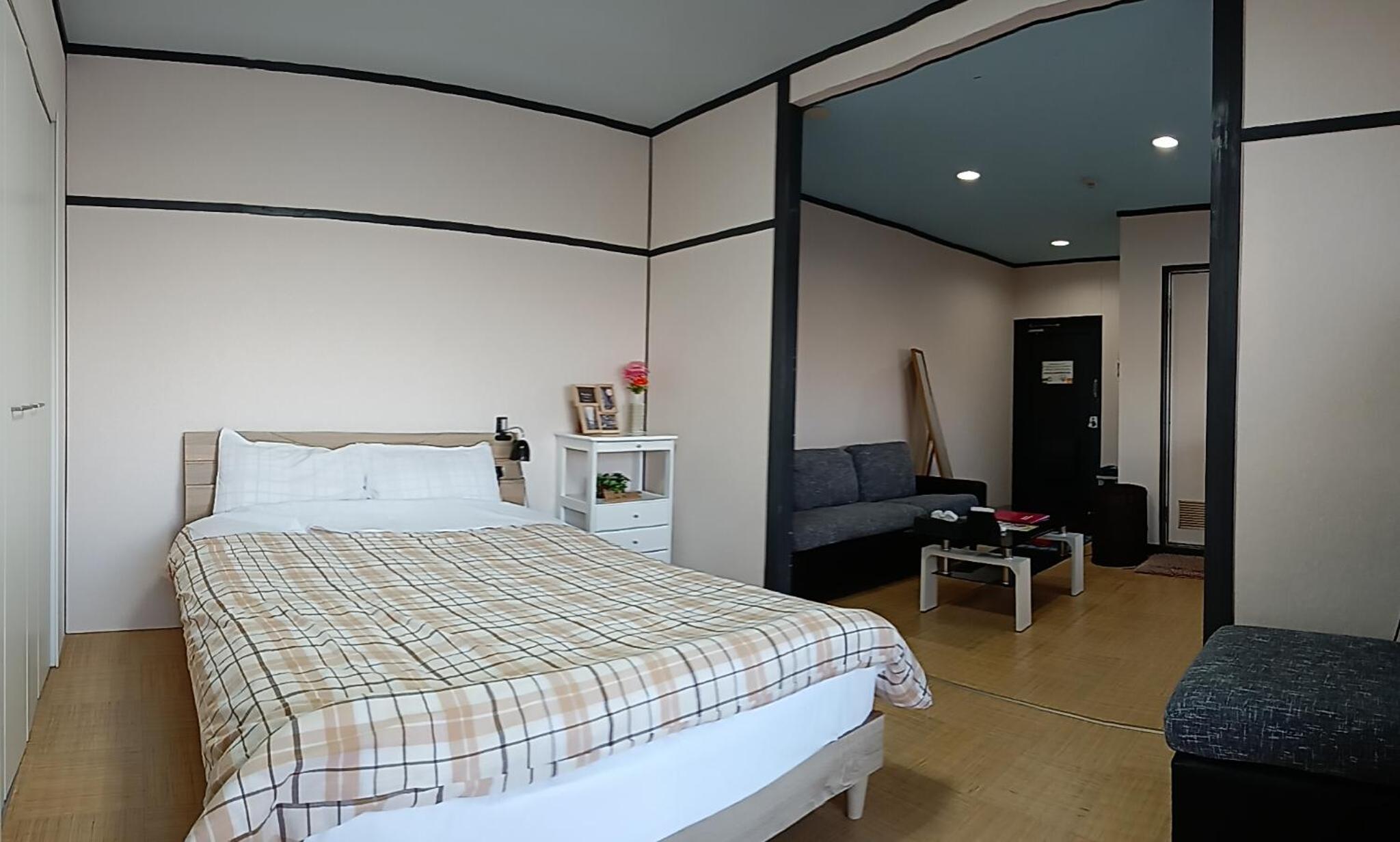 One-Bedroom Apartment - Photo 8