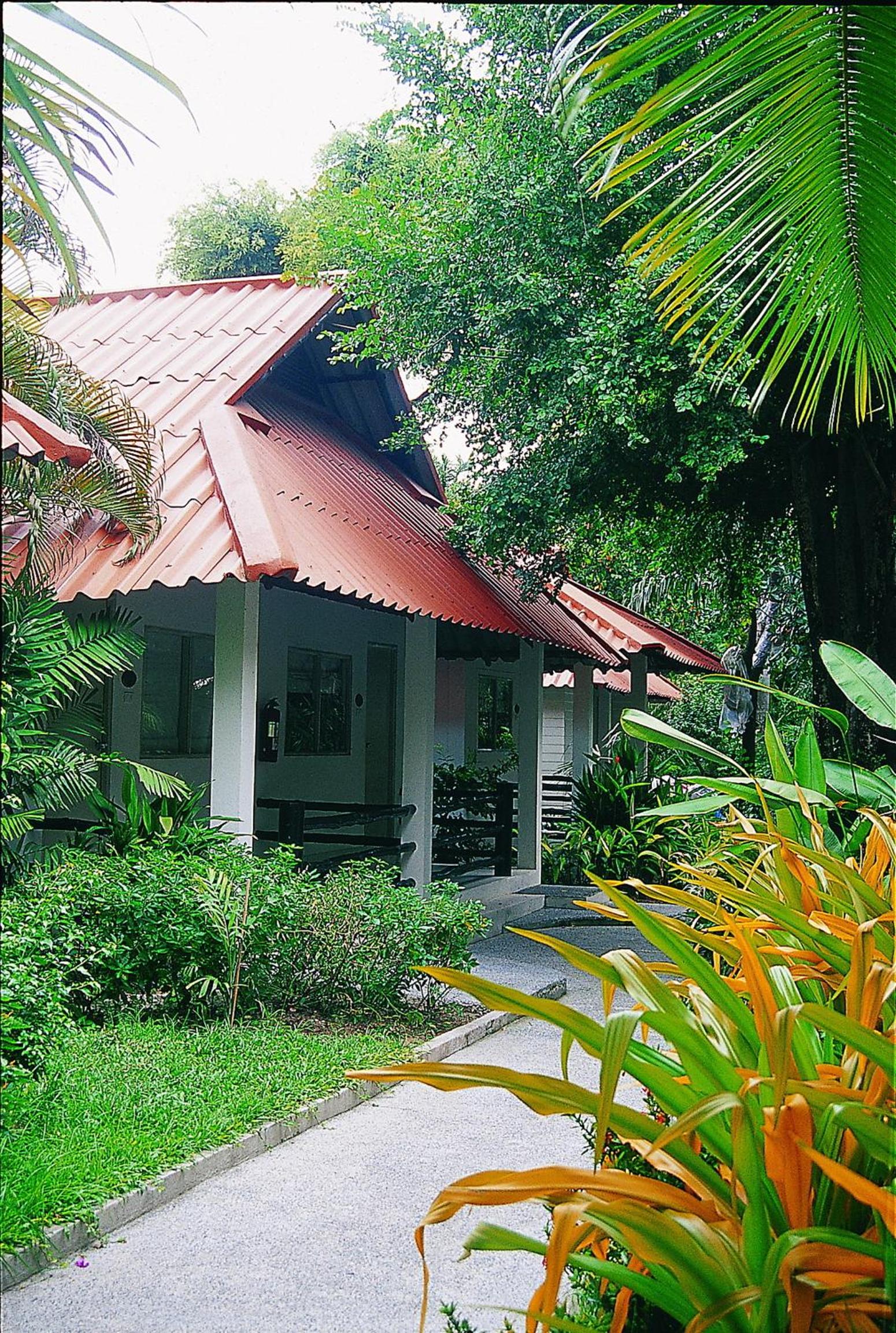 Superior Bungalow - Photo 2