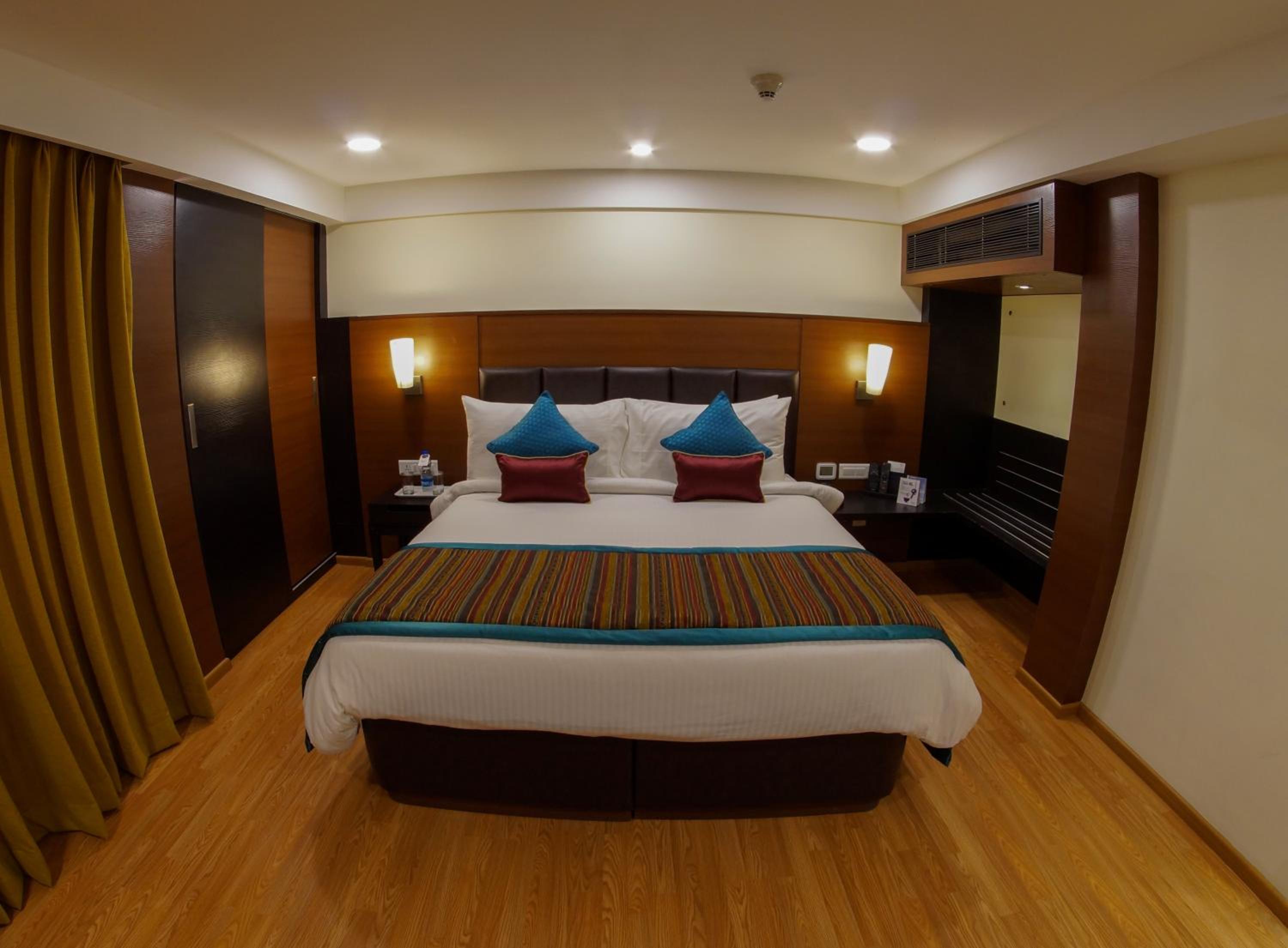 Suite - Photo 1