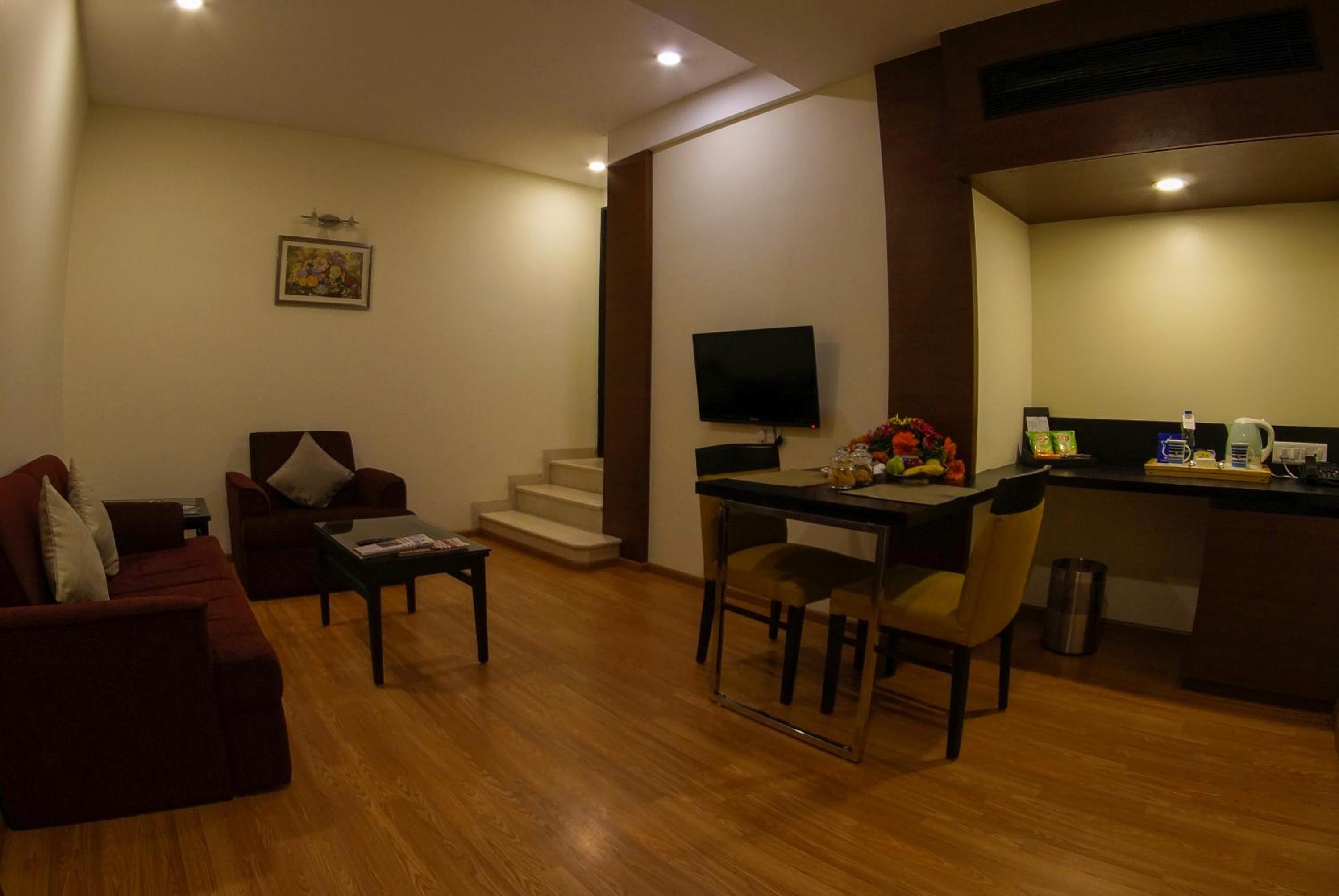 Suite - Photo 2