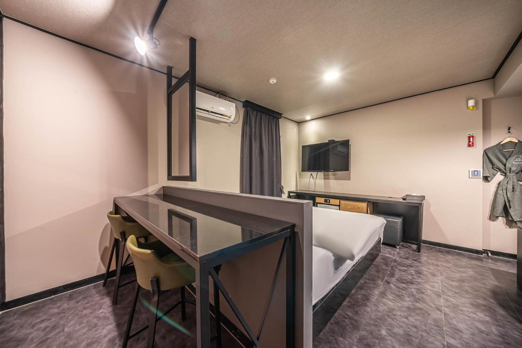 Deluxe Room - Photo 6