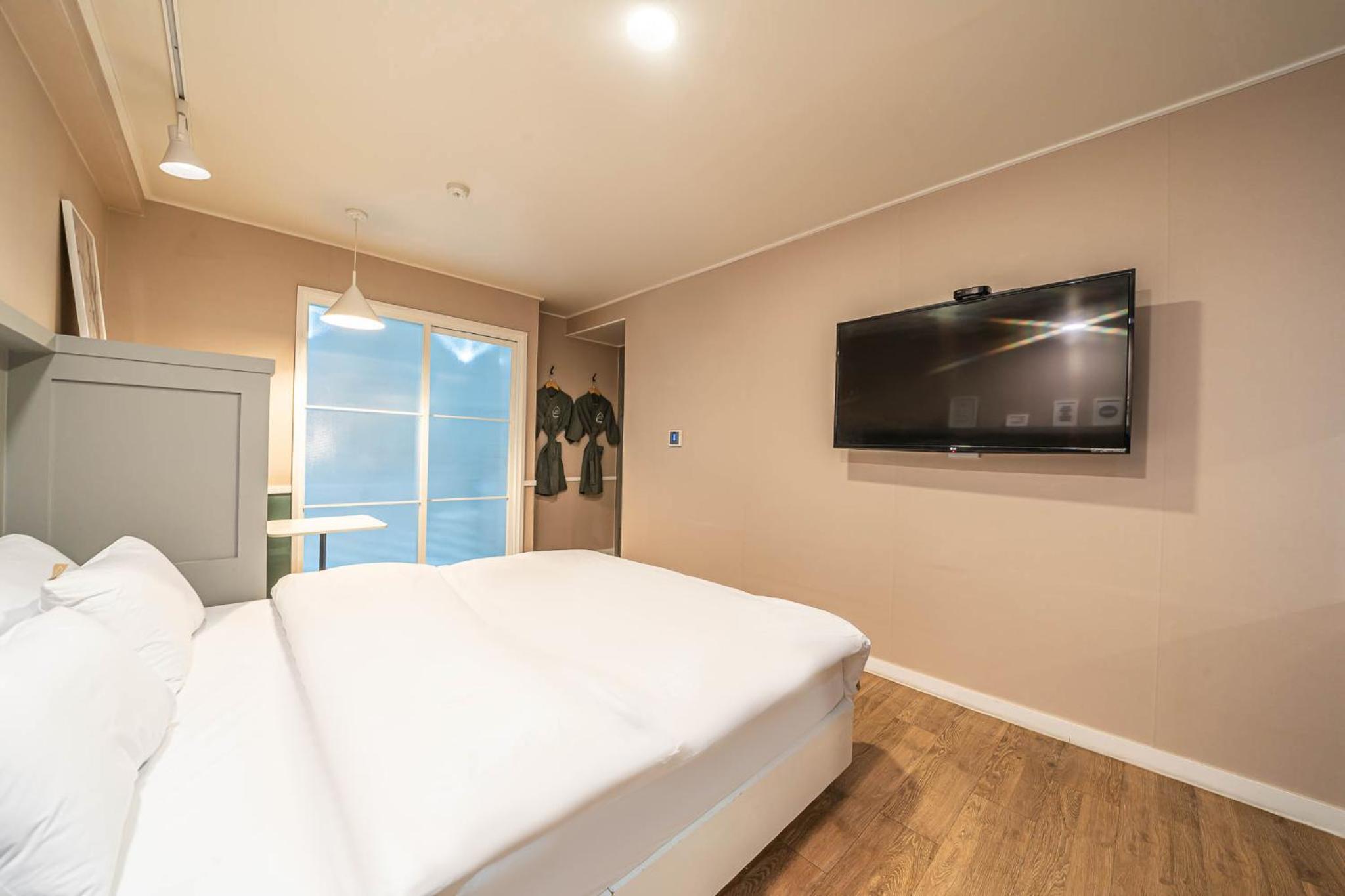 Deluxe Room - Photo 10