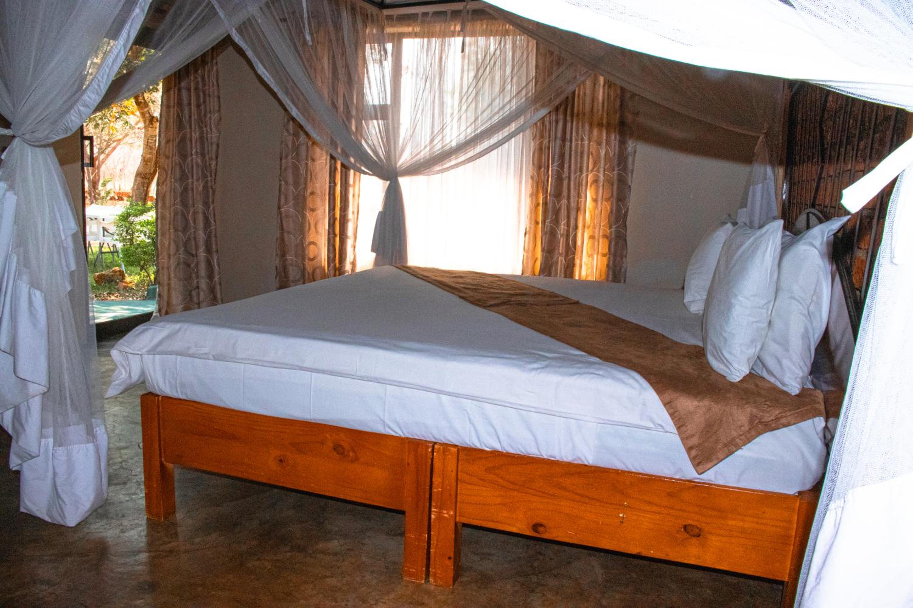 Double or Twin Room with Private Bathroom photo 2